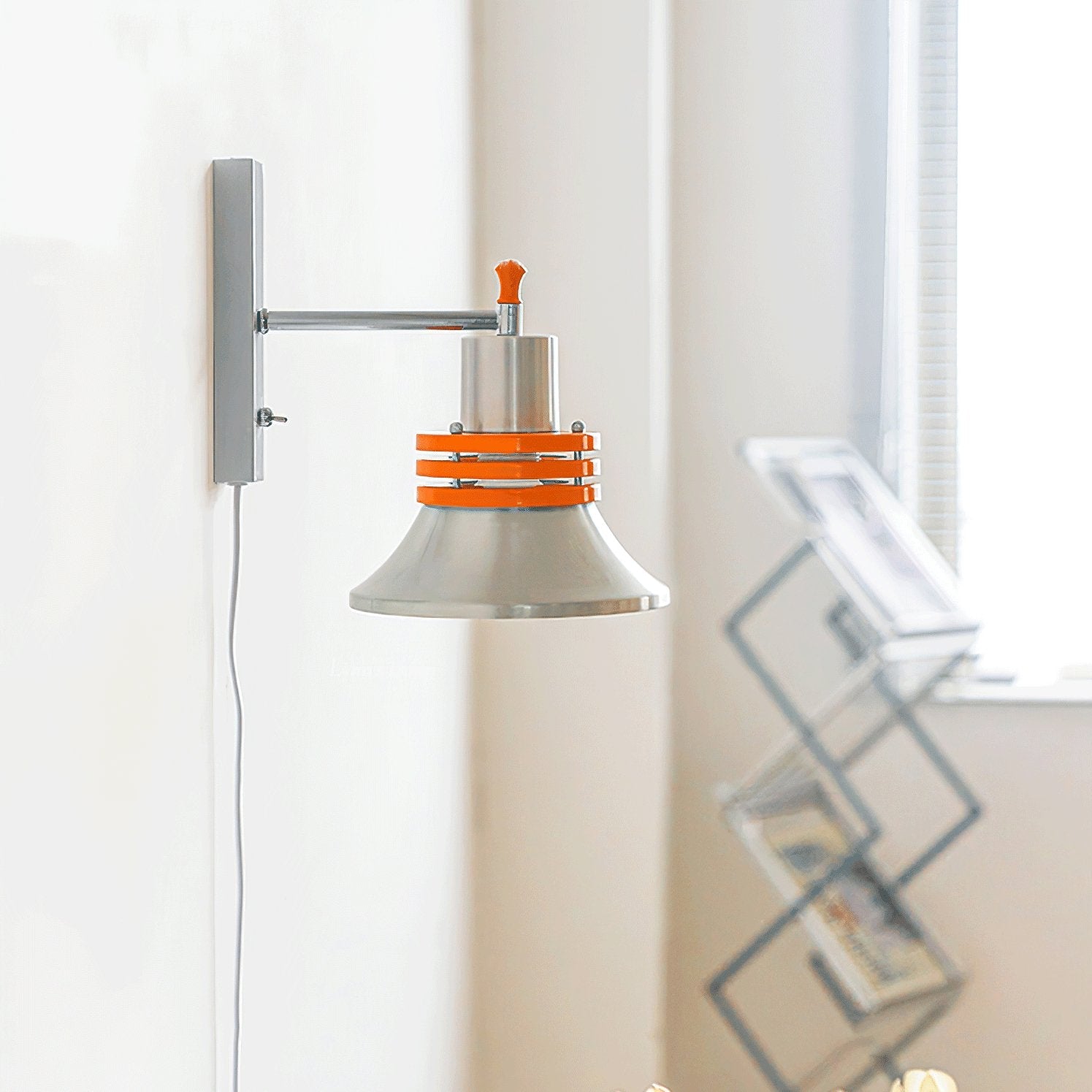 Mia Minimalist Metal Wall Lamp - Blowlighting