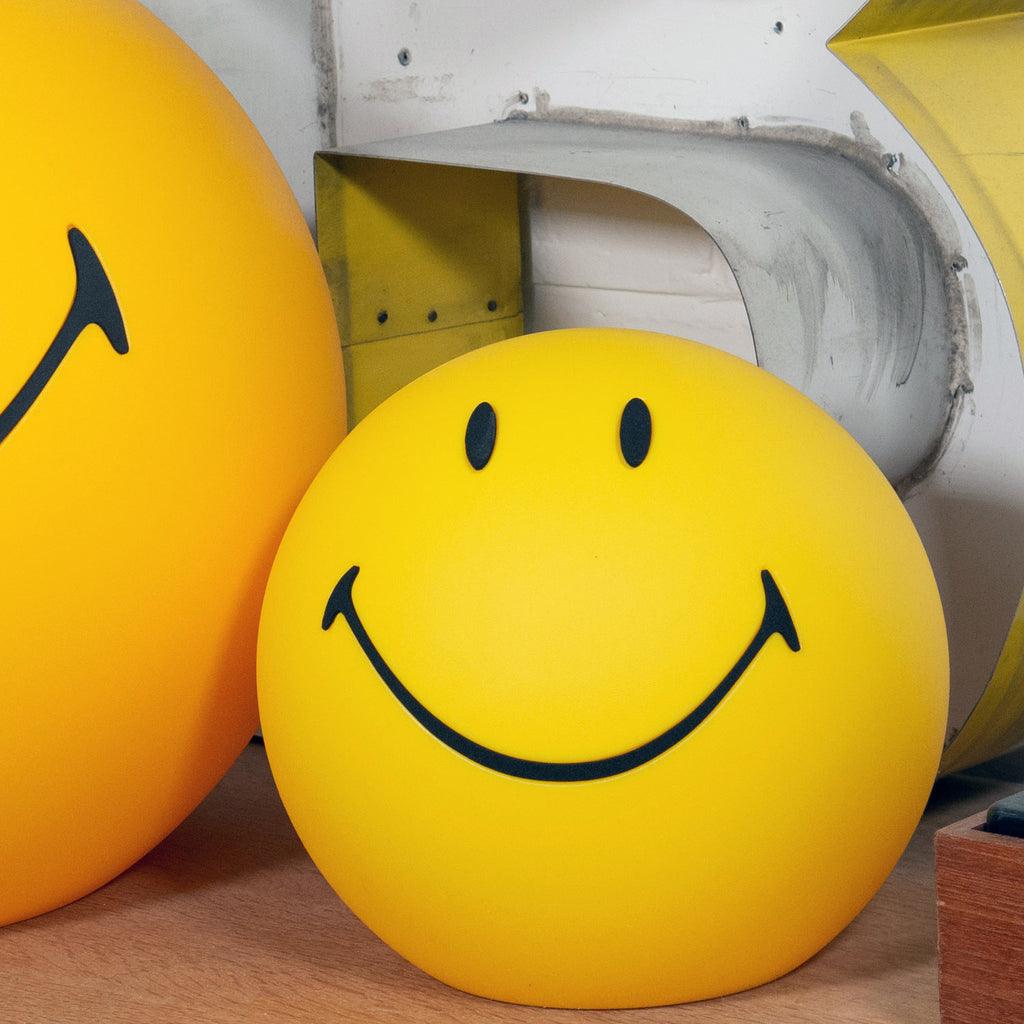 Smiling Rechargeable Table Lamp - Blowlighting