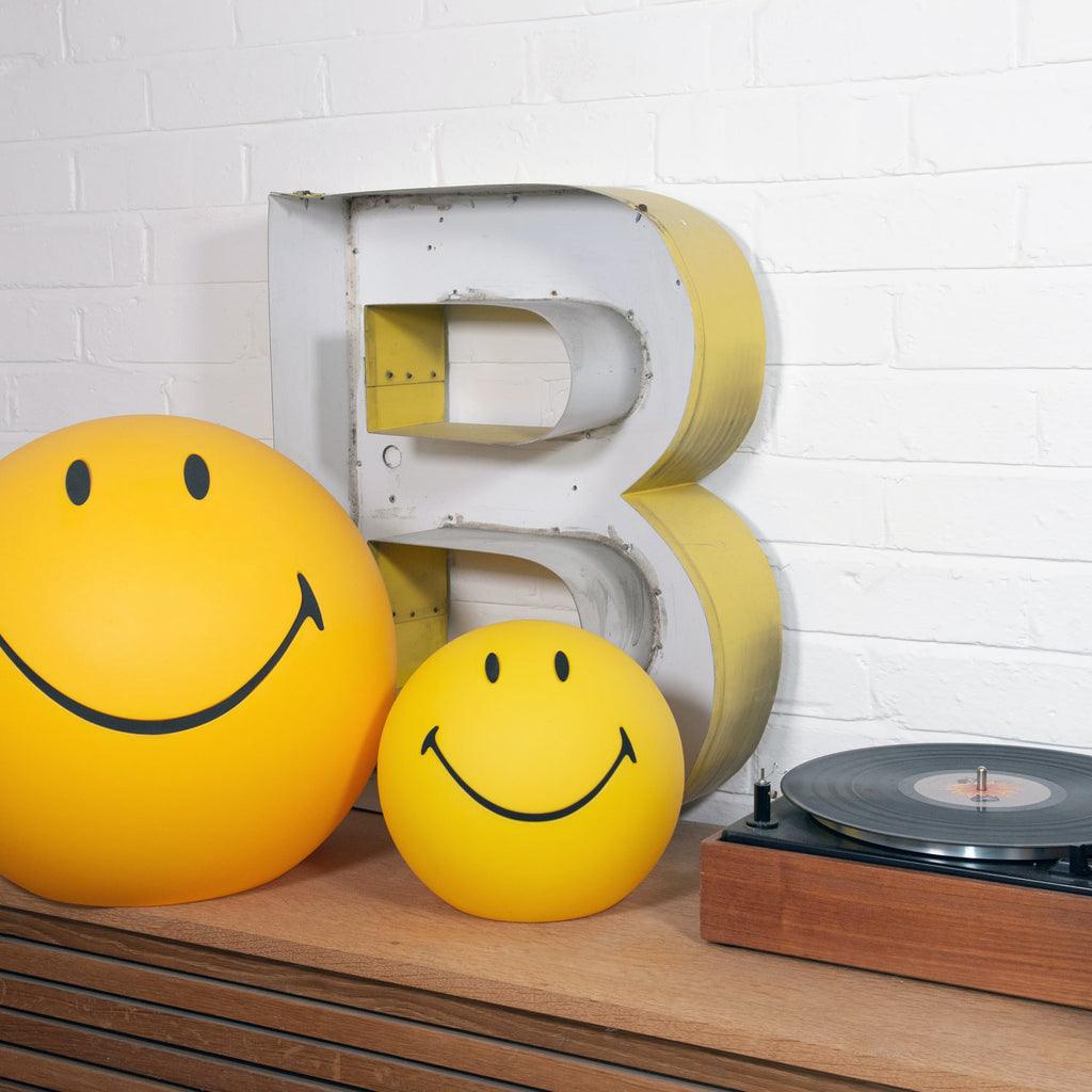 Smiling Table Lamp - Blowlighting