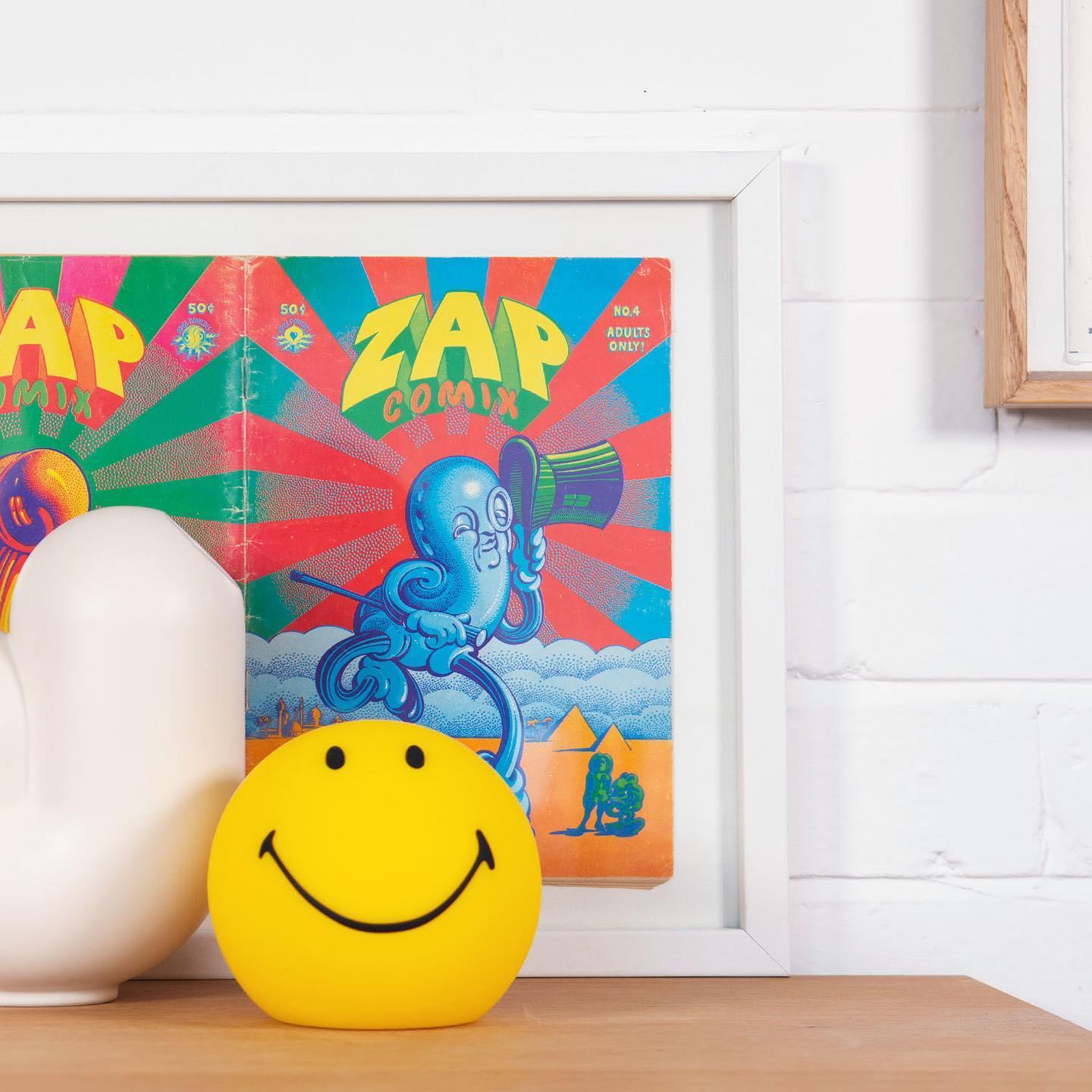 Smiling Table Lamp - Blowlighting