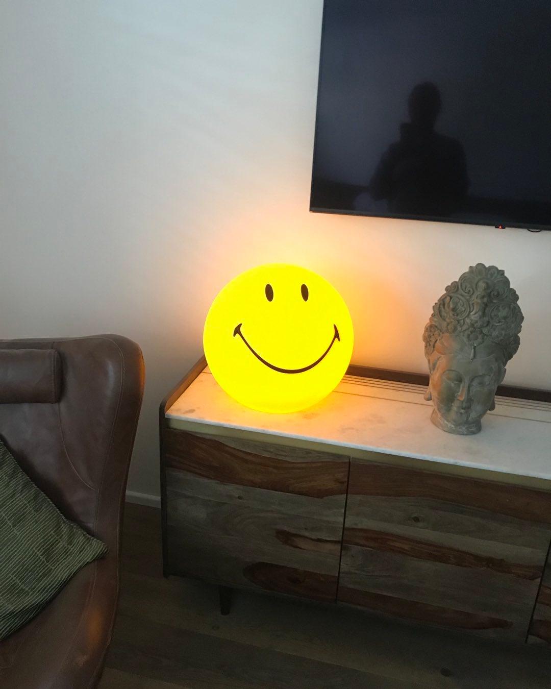 Smiling Rechargeable Table Lamp - Blowlighting