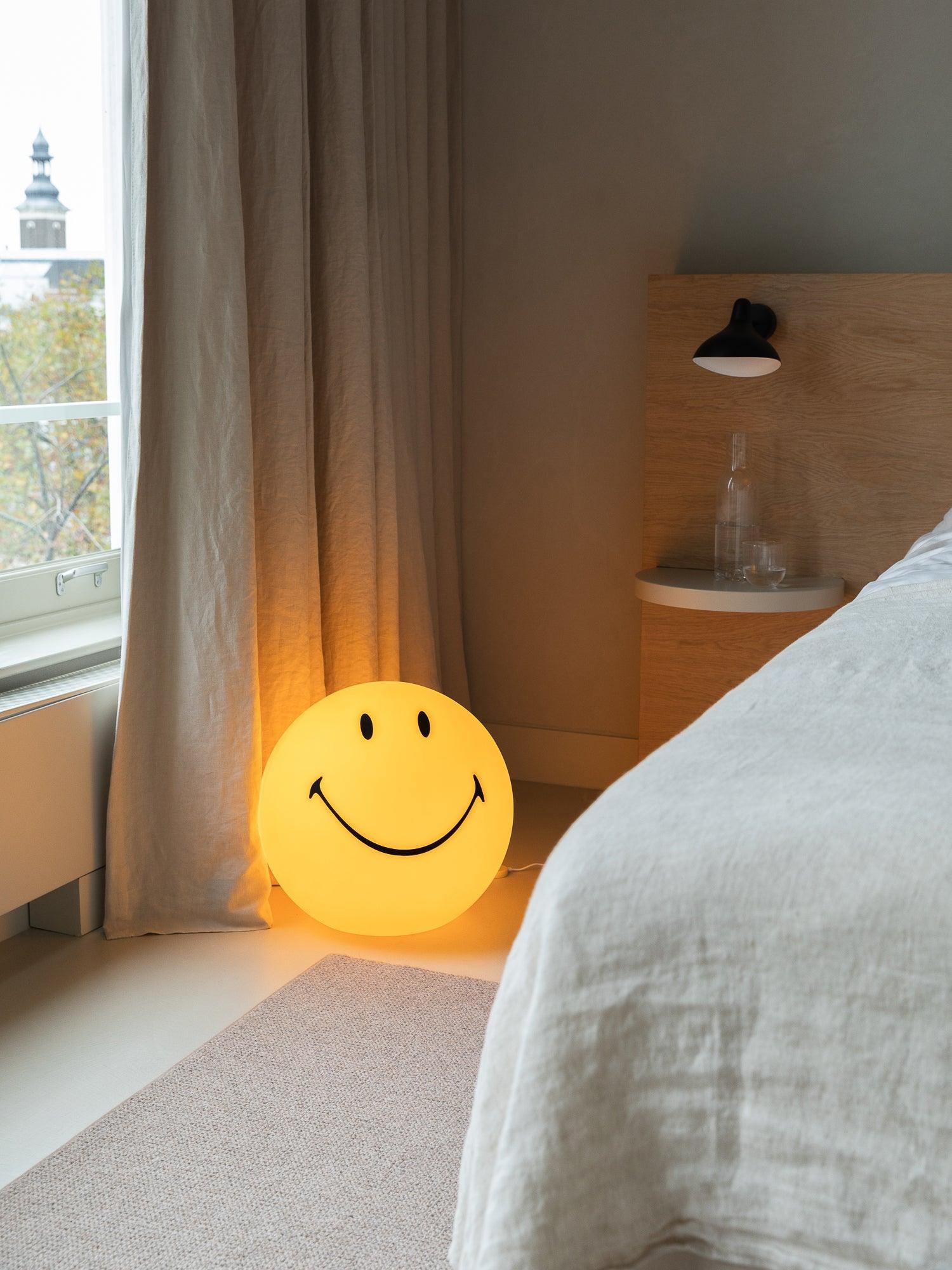Smiling Rechargeable Table Lamp - Blowlighting
