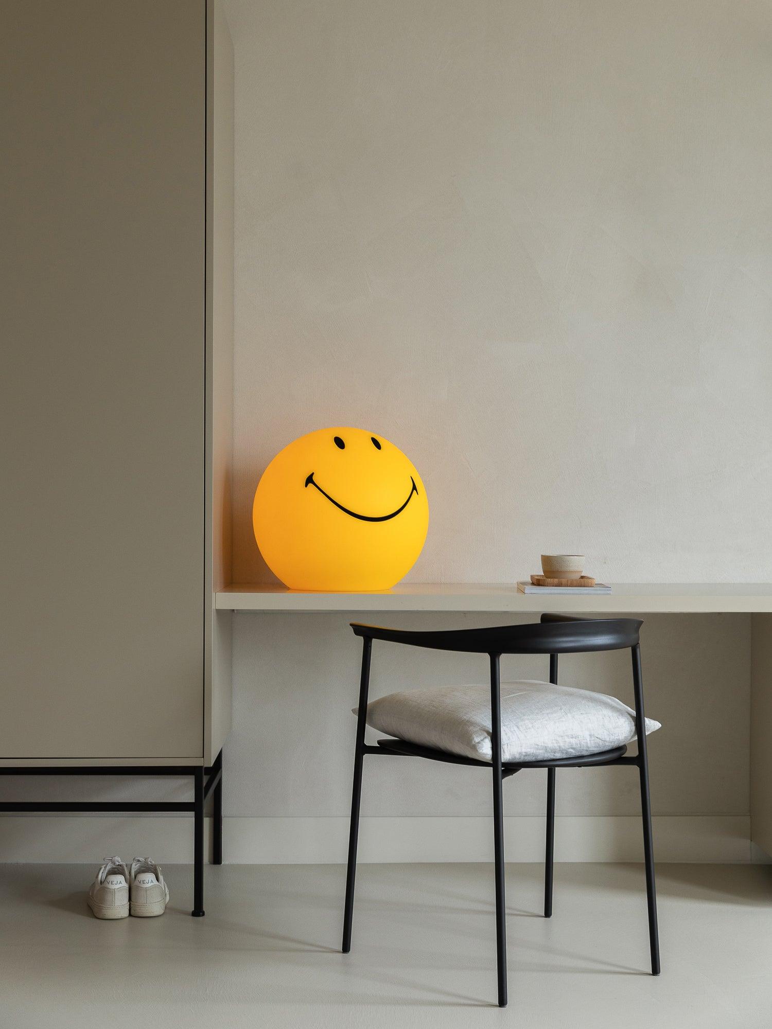 Smiling Rechargeable Table Lamp - Blowlighting