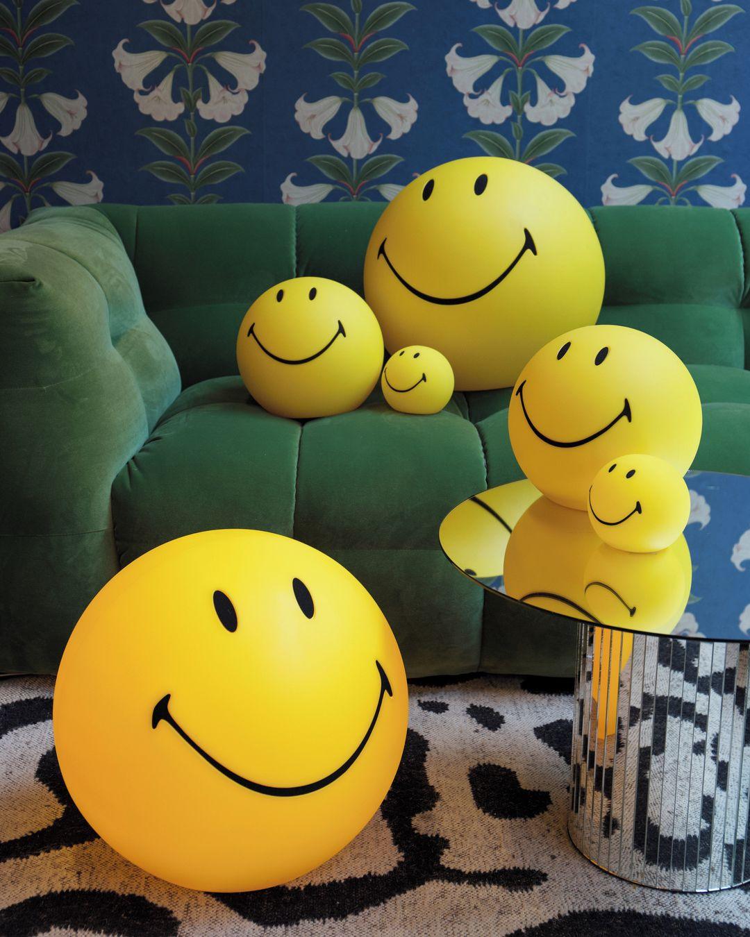 Smiling Rechargeable Table Lamp - Blowlighting