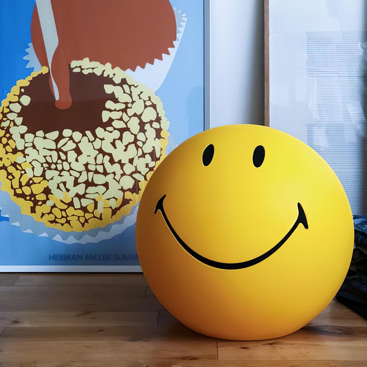 Smiling Table Lamp - Blowlighting