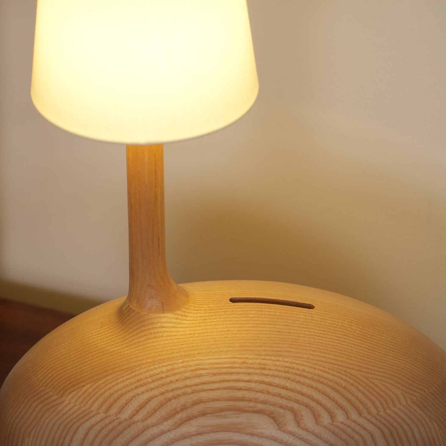 Snail Table Lamp - Blowlighting