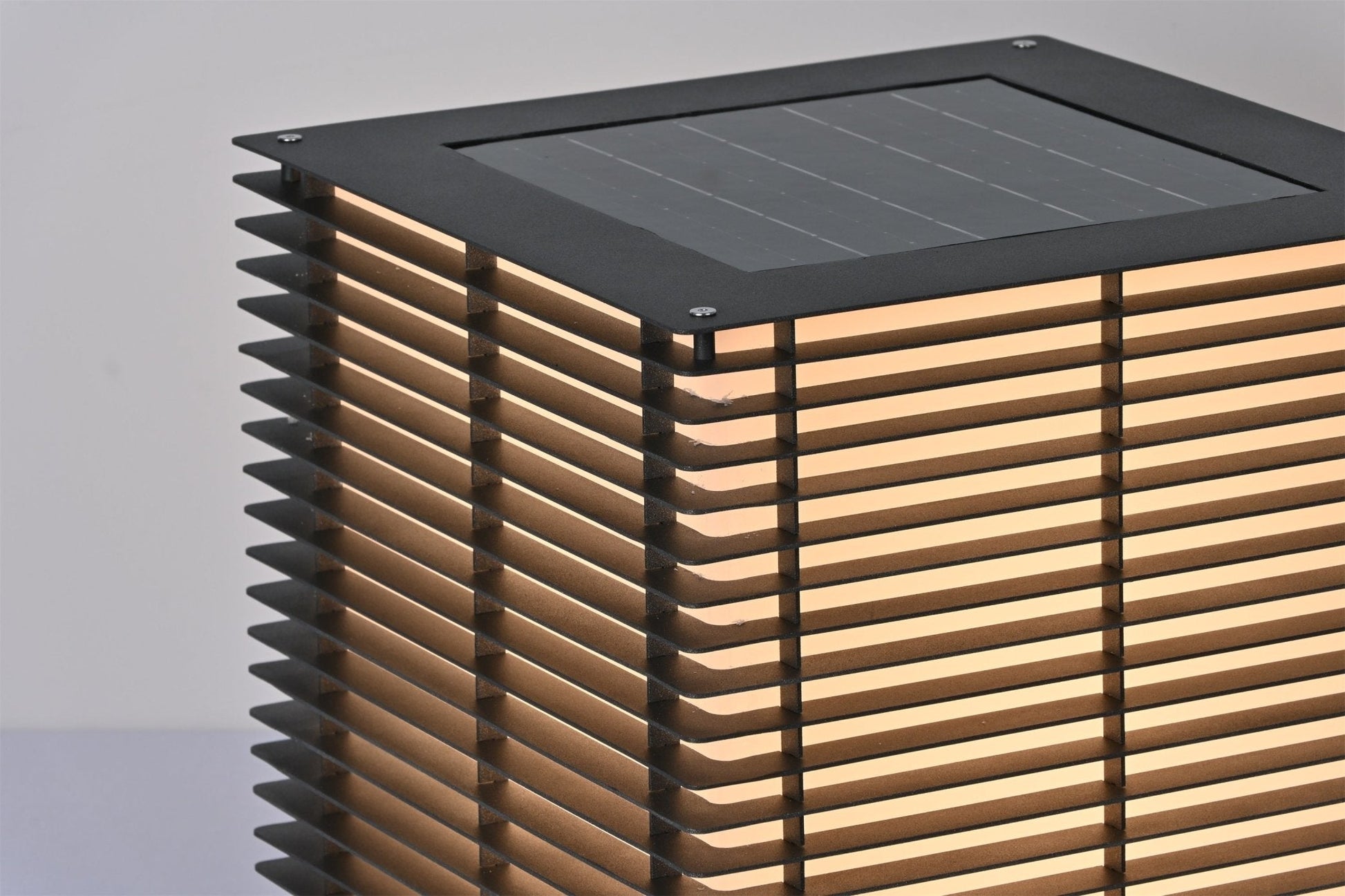 Solar Grid Outdoor Light - Blowlighting
