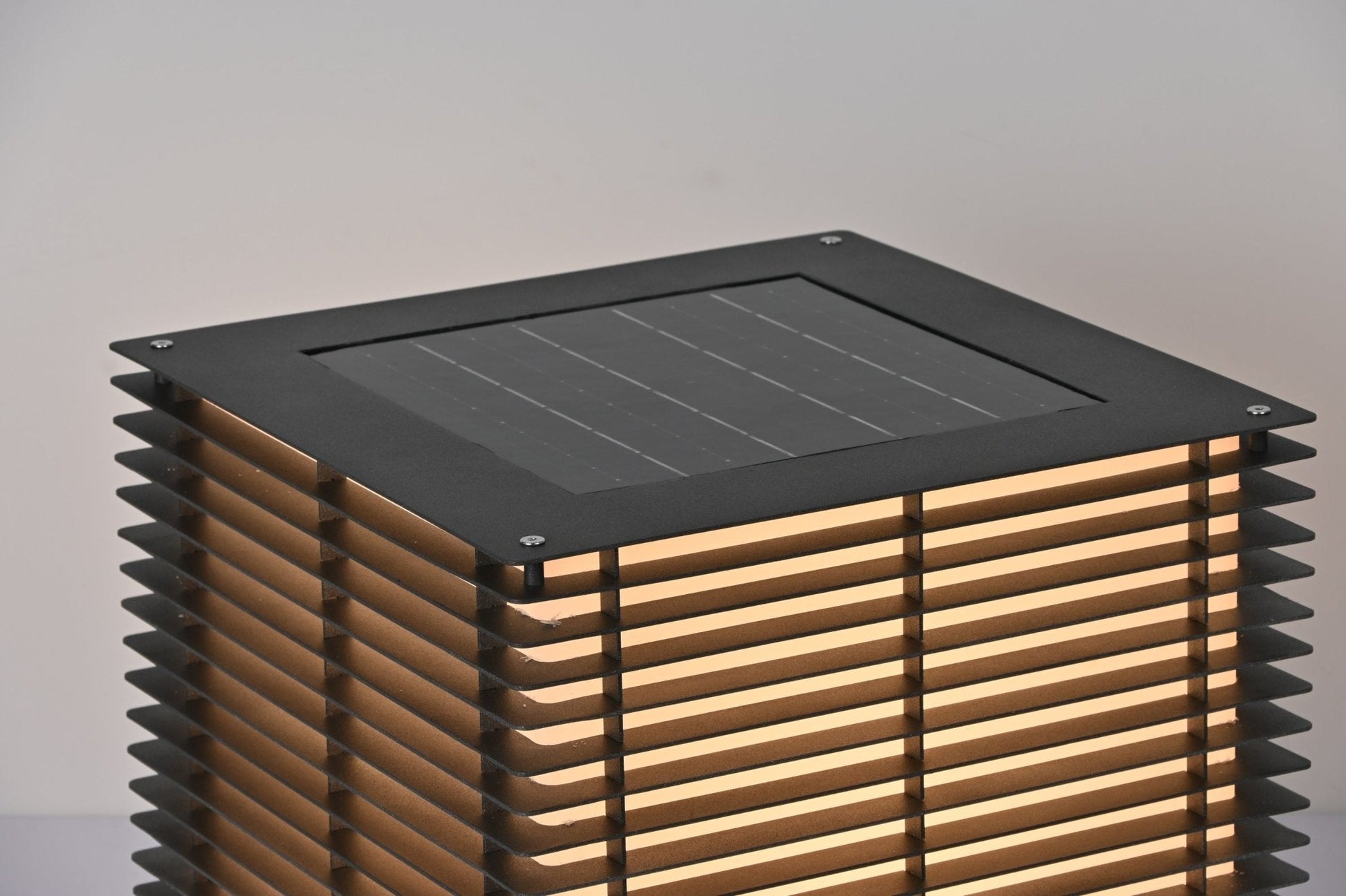 Solar Grid Outdoor Light - Blowlighting