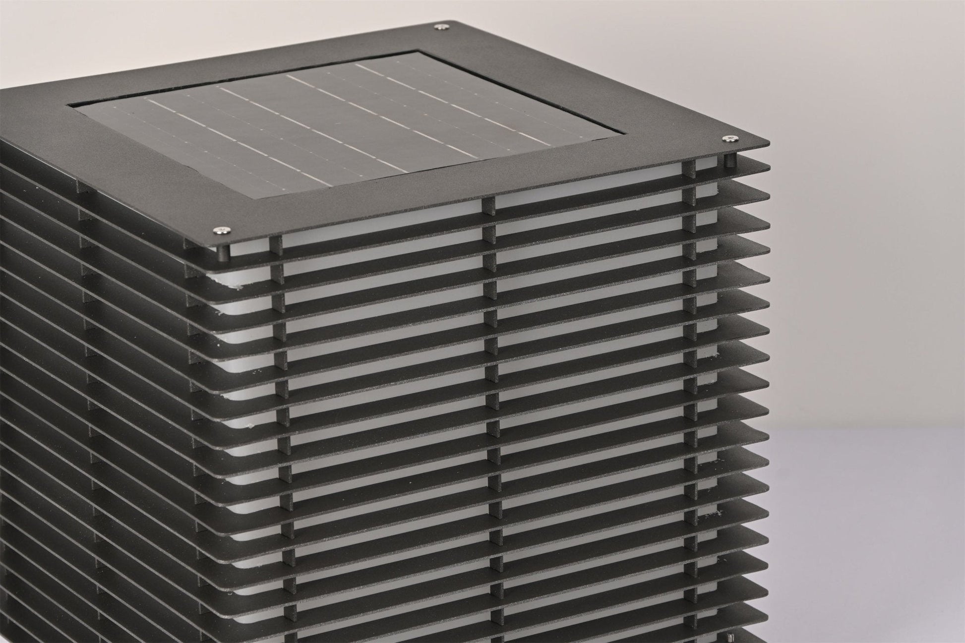 Solar Grid Outdoor Light - Blowlighting