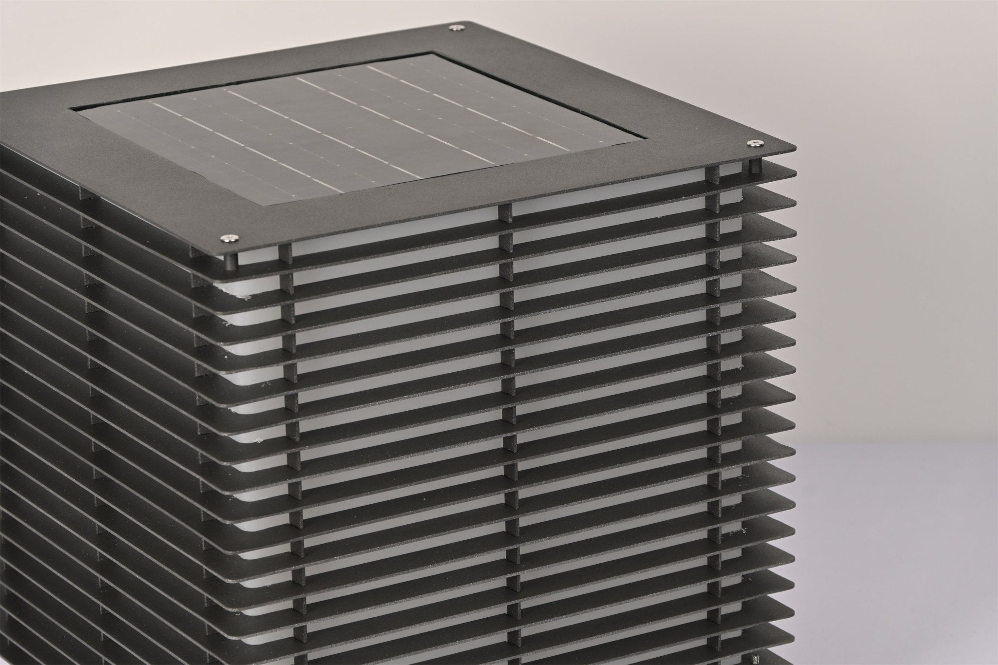 Solar Grid Outdoor Light - Blowlighting
