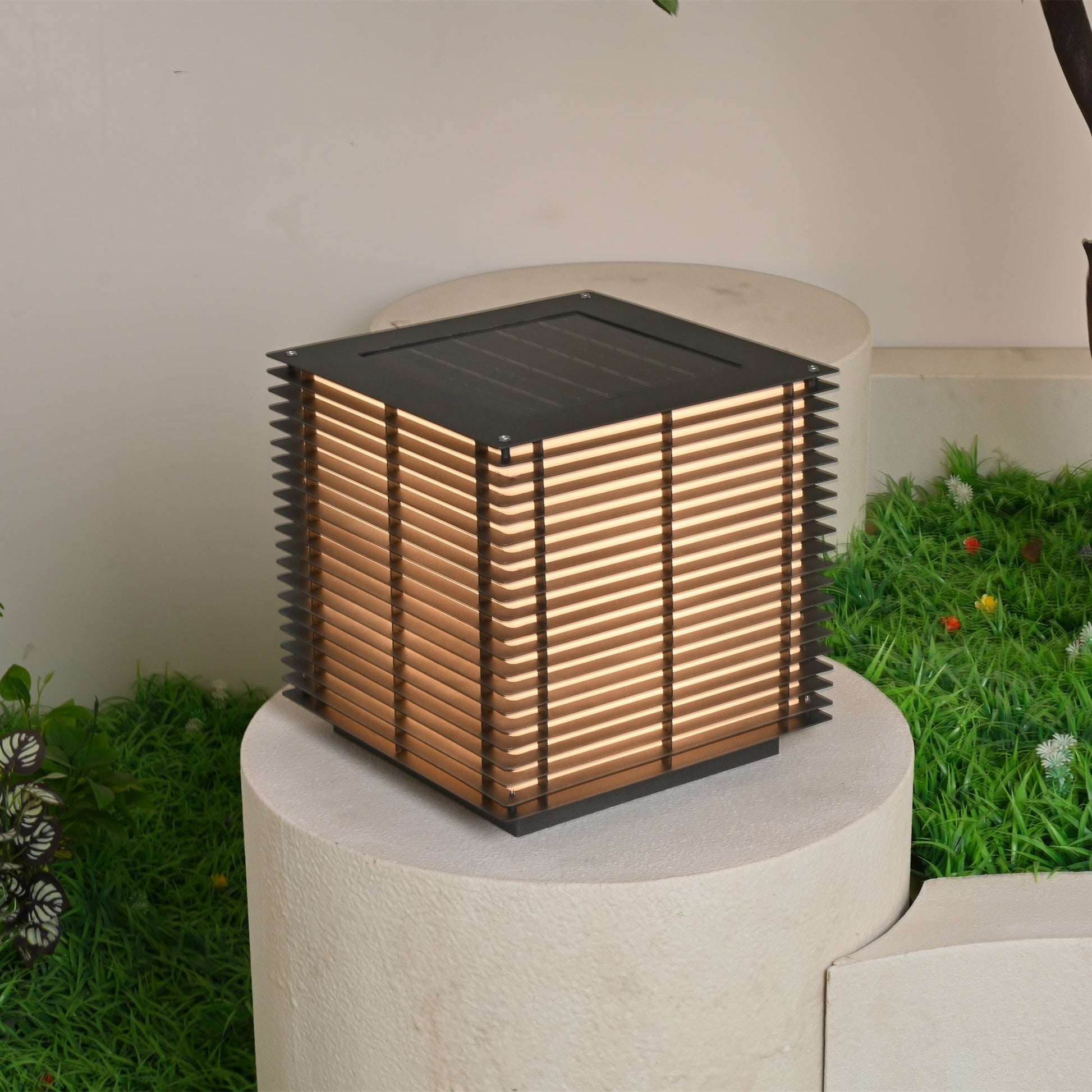 Solar Grid Outdoor Light - Blowlighting