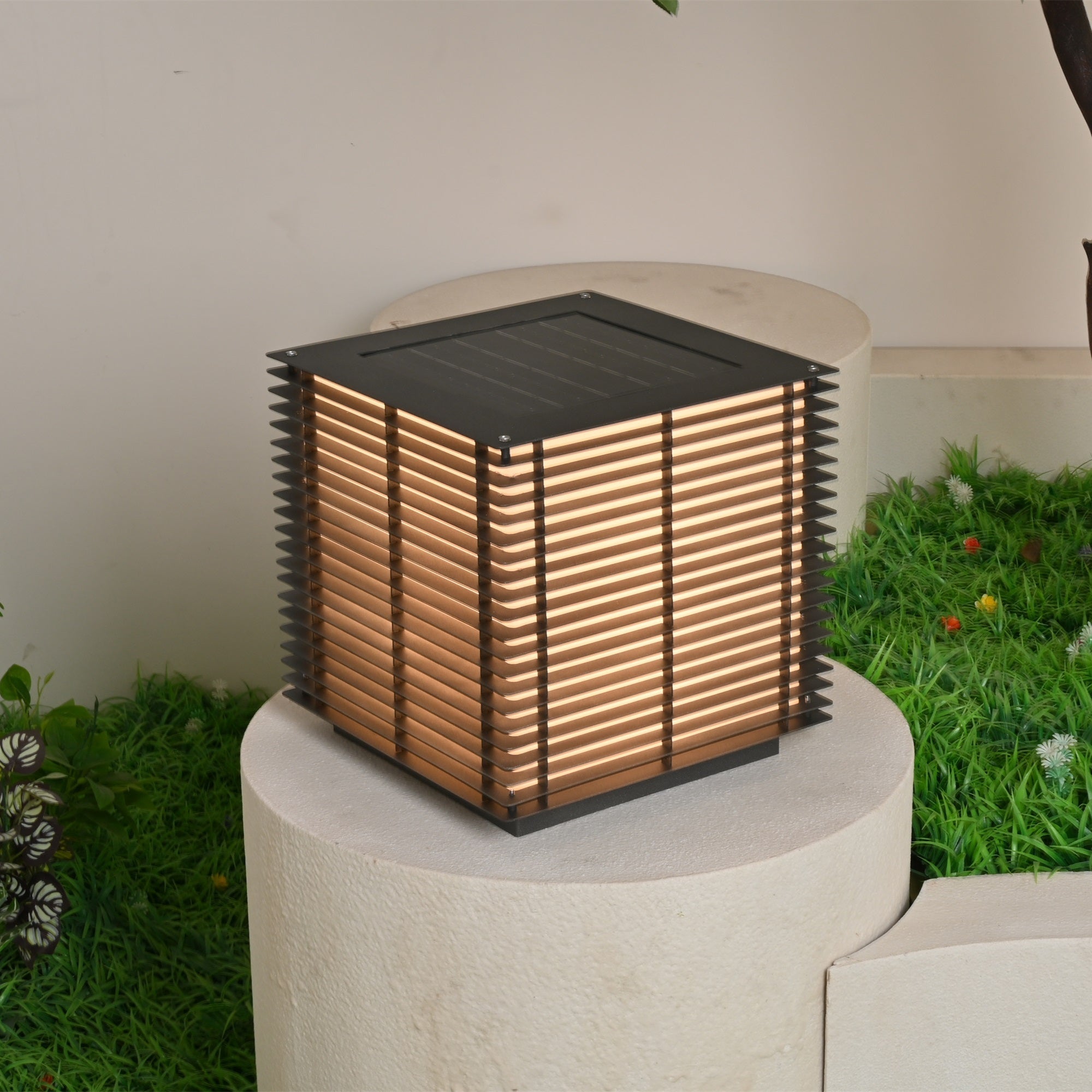 Solar Grid Outdoor Light - Blowlighting