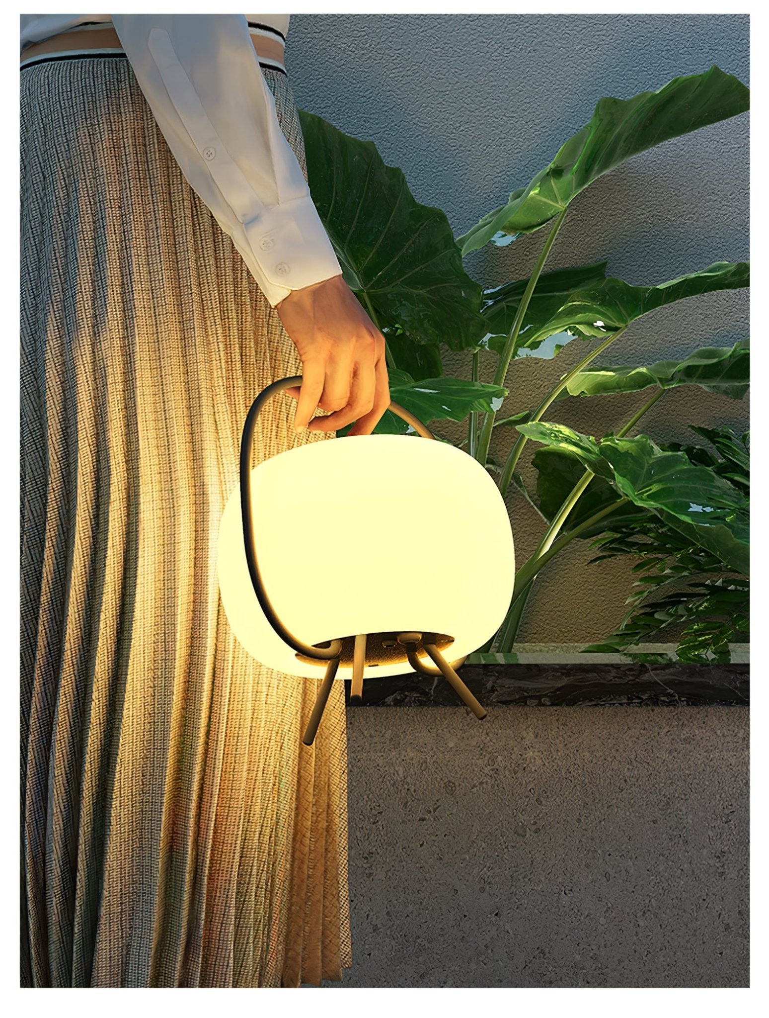 Soluna Pod Lantern Outdoor Lamp - Blowlighting