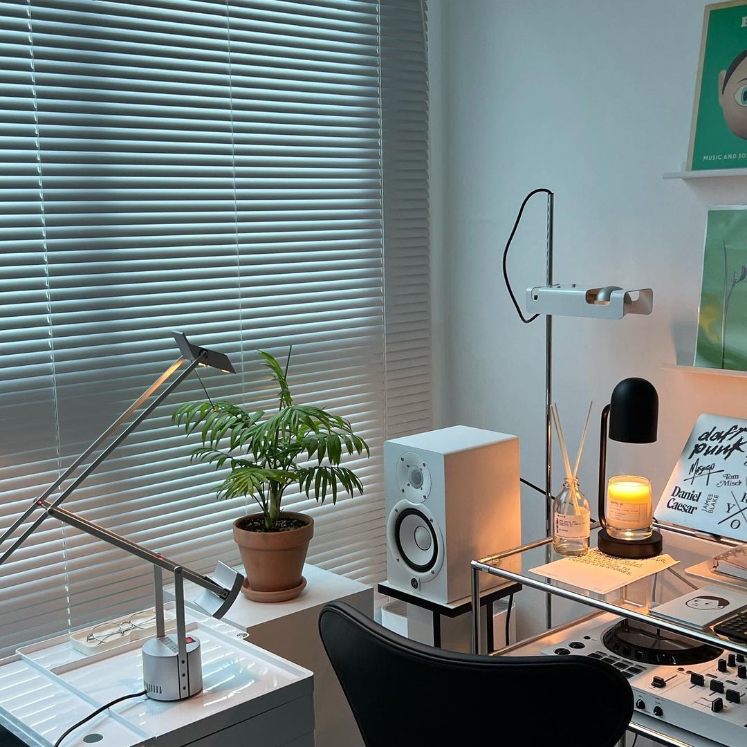 Spider Floor Lamp - Blowlighting