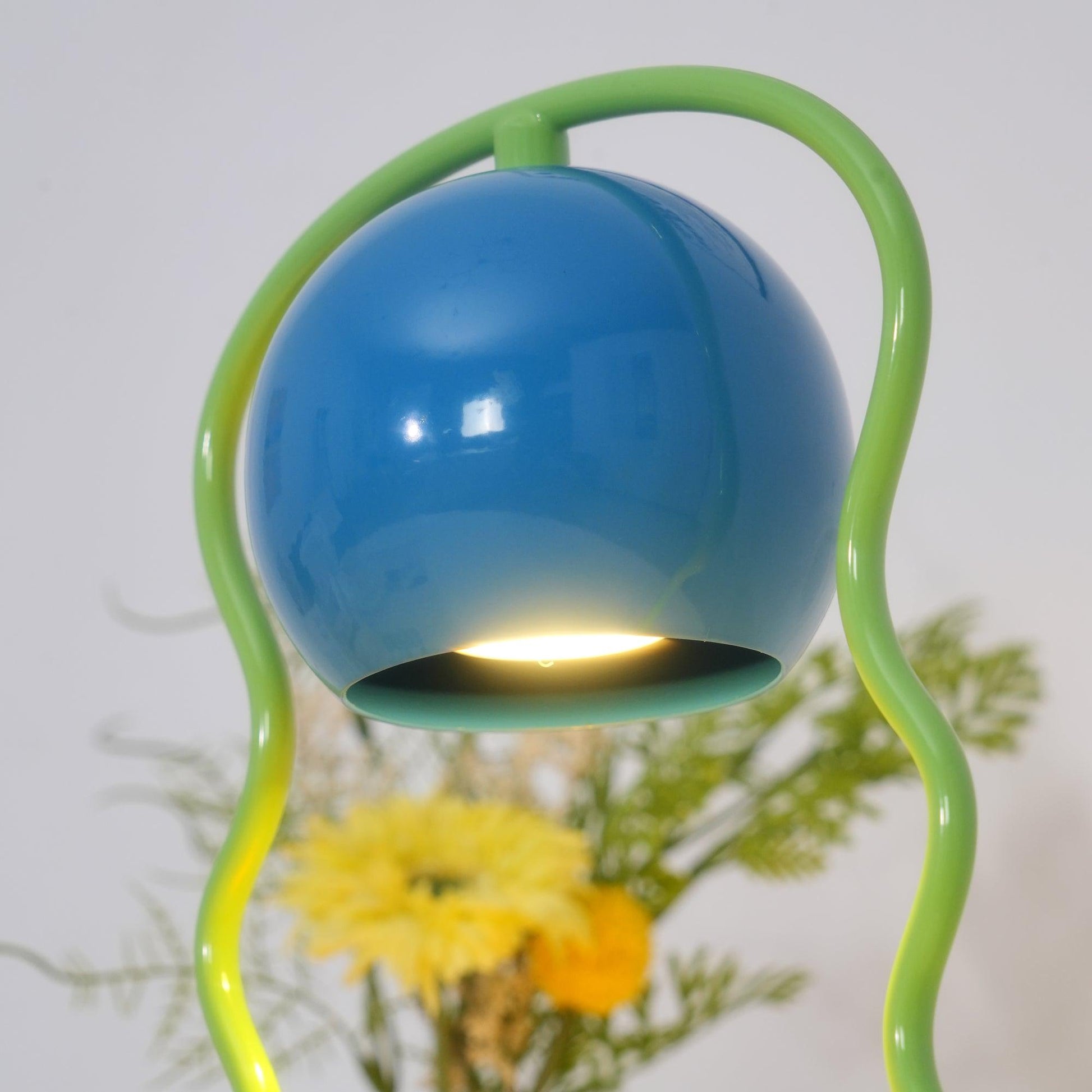 Squiggle Bright Table Lamp - Blowlighting