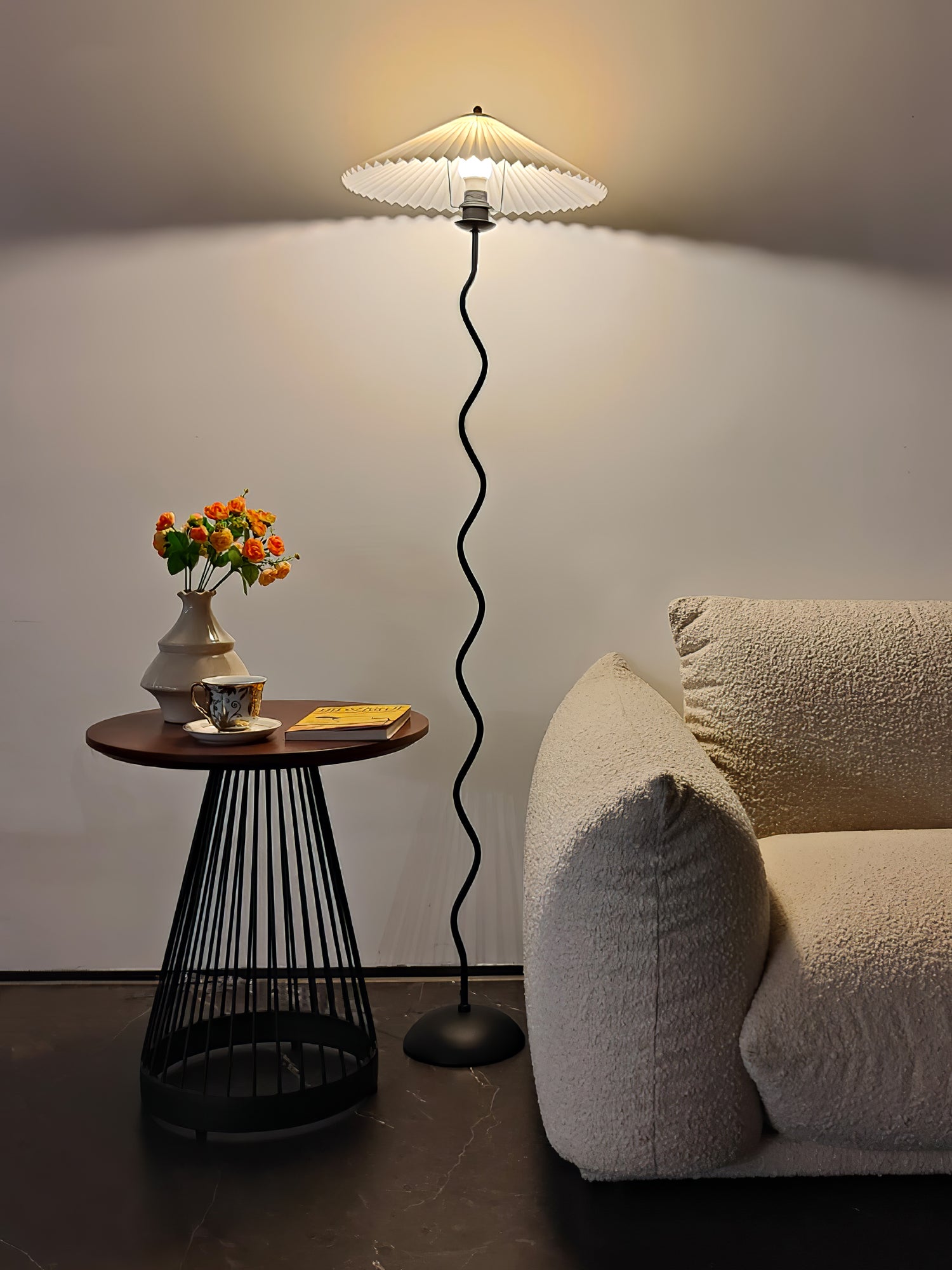 Squiggle Floor Lamp - Blowlighting