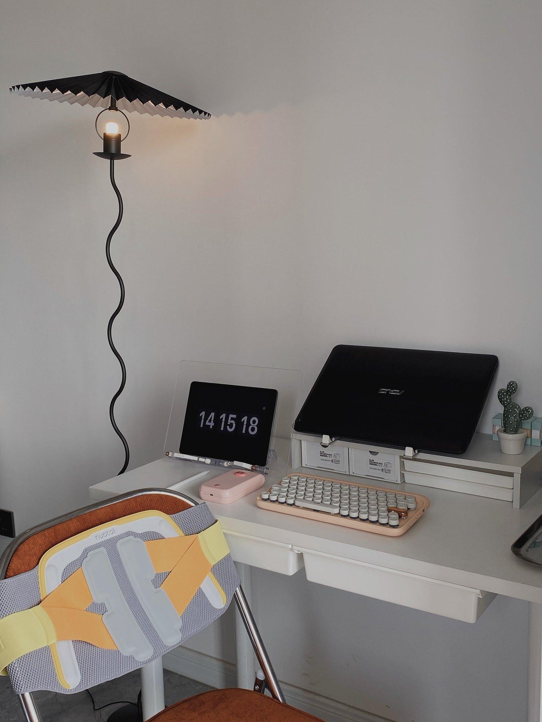 Squiggle Floor Lamp - Blowlighting