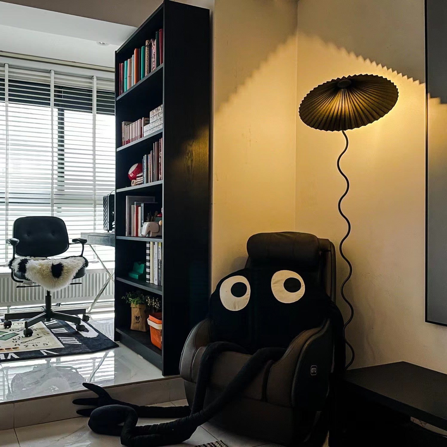 Squiggle Floor Lamp - Blowlighting