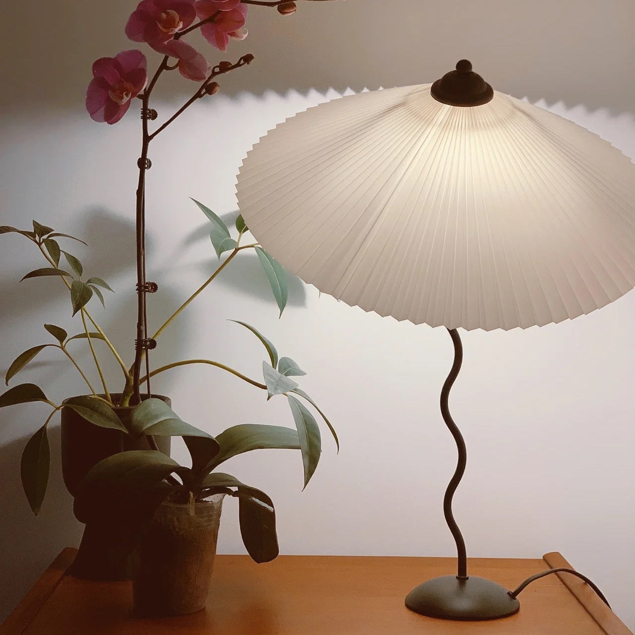 Squiggle Table Lamp - Blowlighting