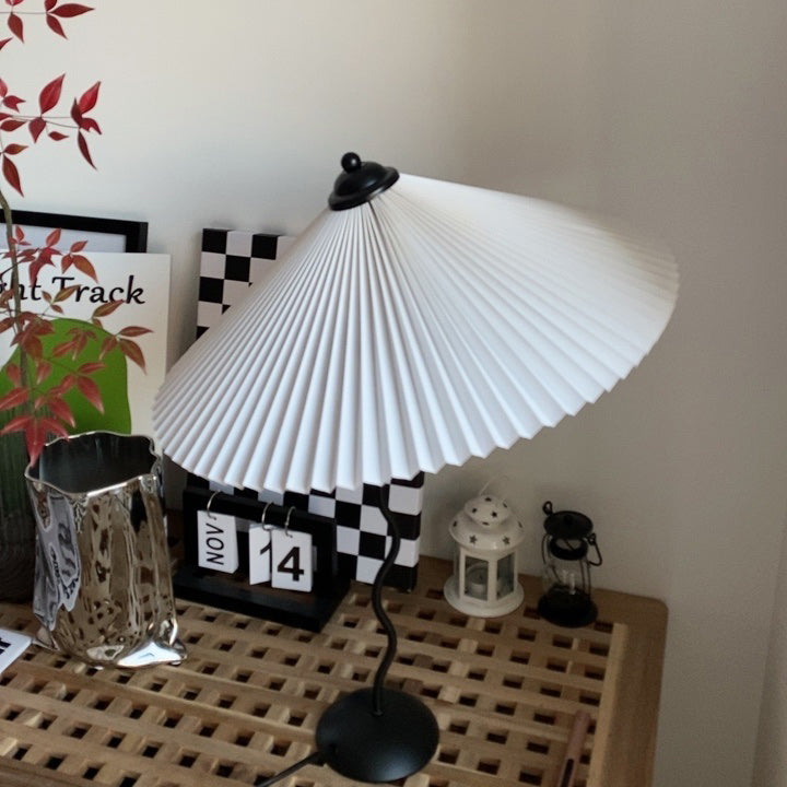 Squiggle Table Lamp - Blowlighting