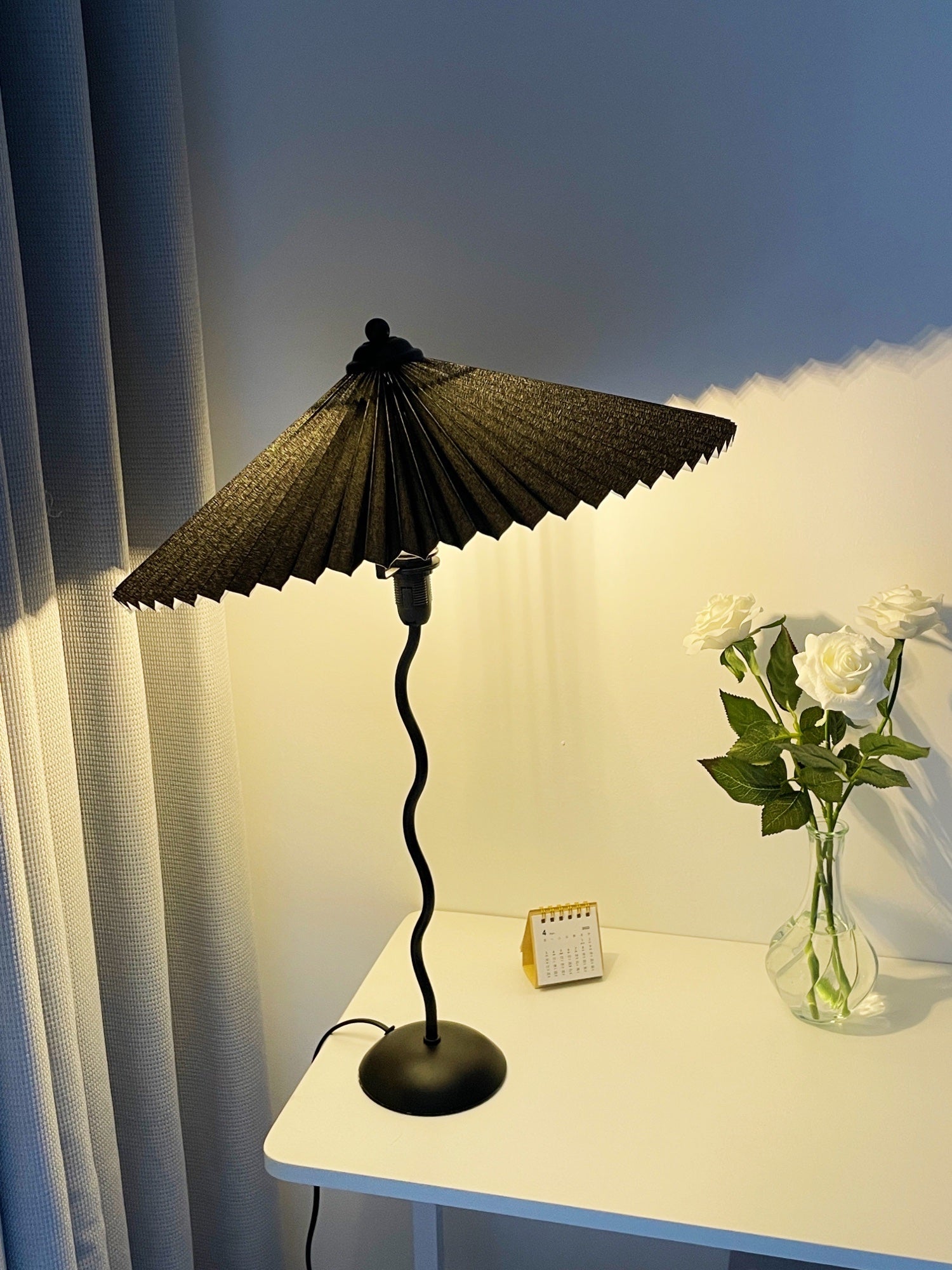 Squiggle Table Lamp - Blowlighting