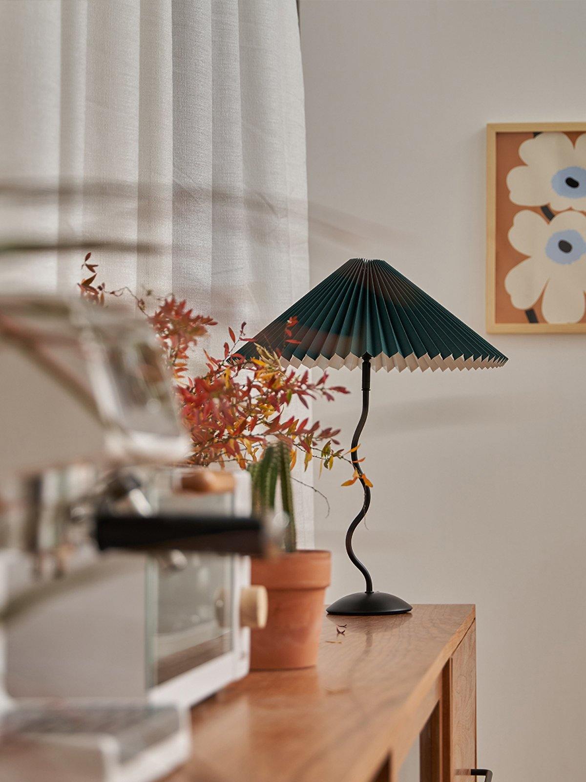 Squiggle Table Lamp - Blowlighting