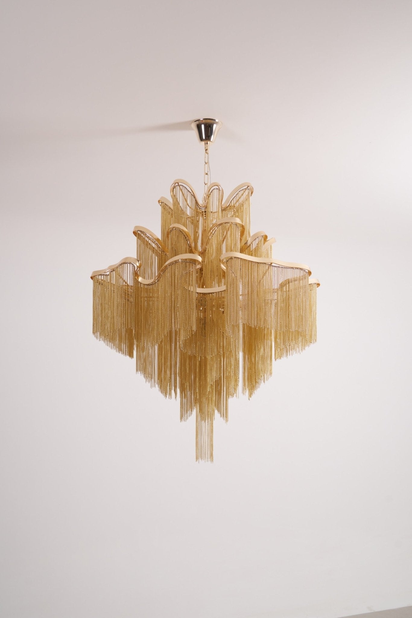 Stream Chain Chandelier - Blowlighting
