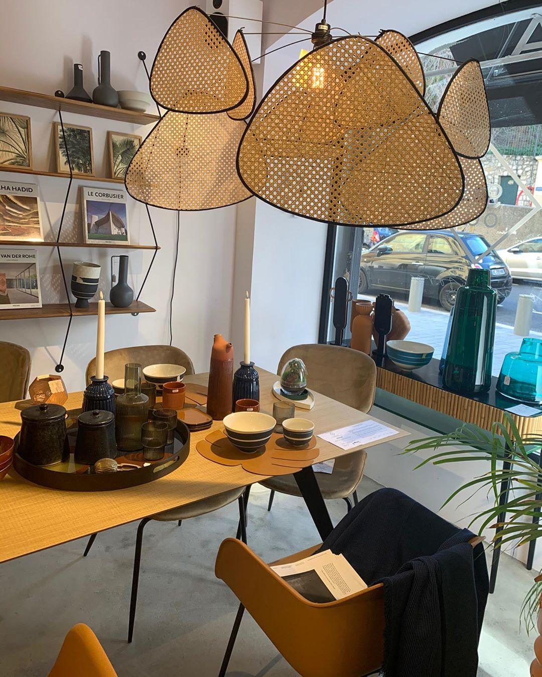 Screen Cannage Suspension - Blowlighting