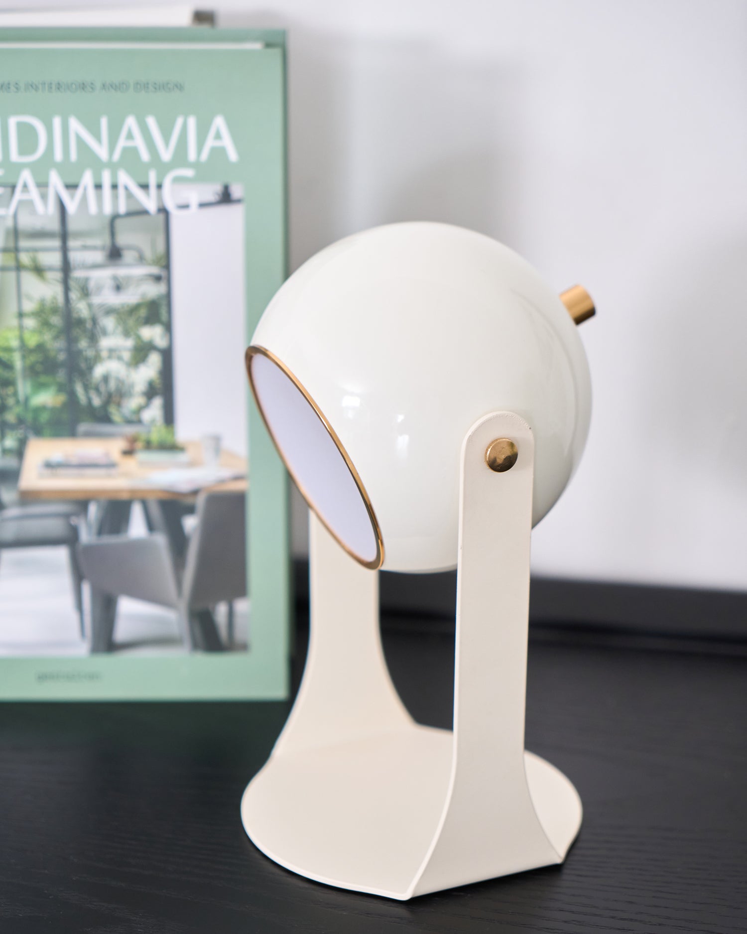 Svejk Table Lamp - Blowlighting