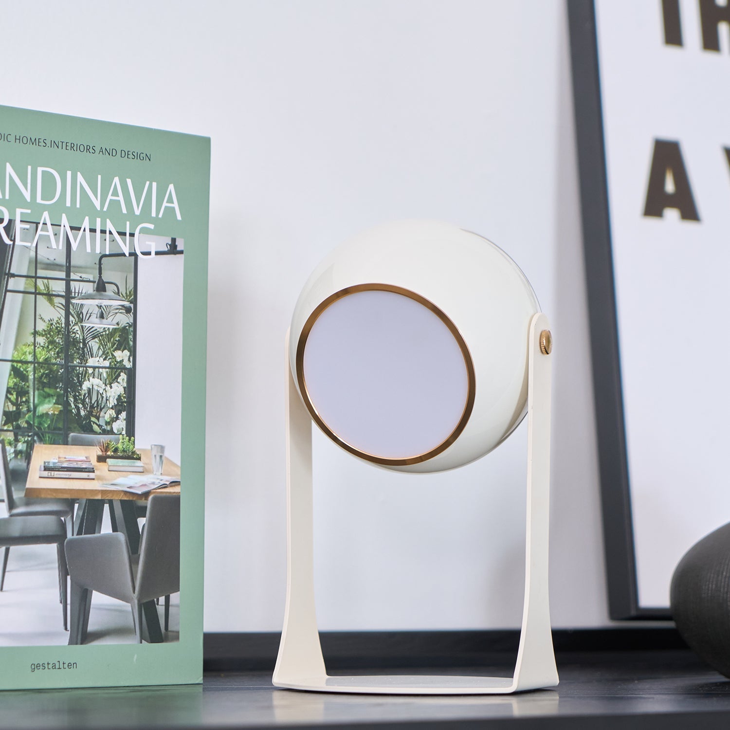 Svejk Table Lamp - Blowlighting