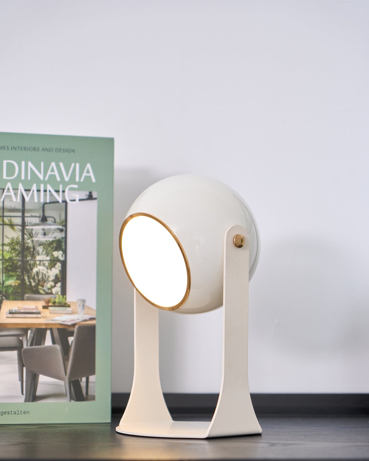 Svejk Table Lamp - Blowlighting