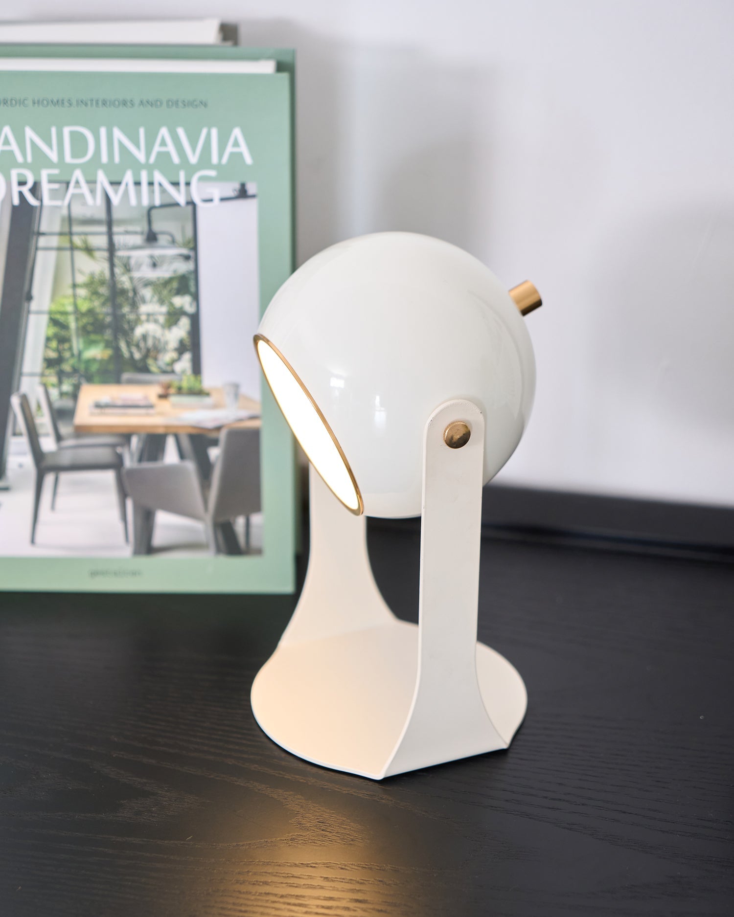 Svejk Table Lamp - Blowlighting