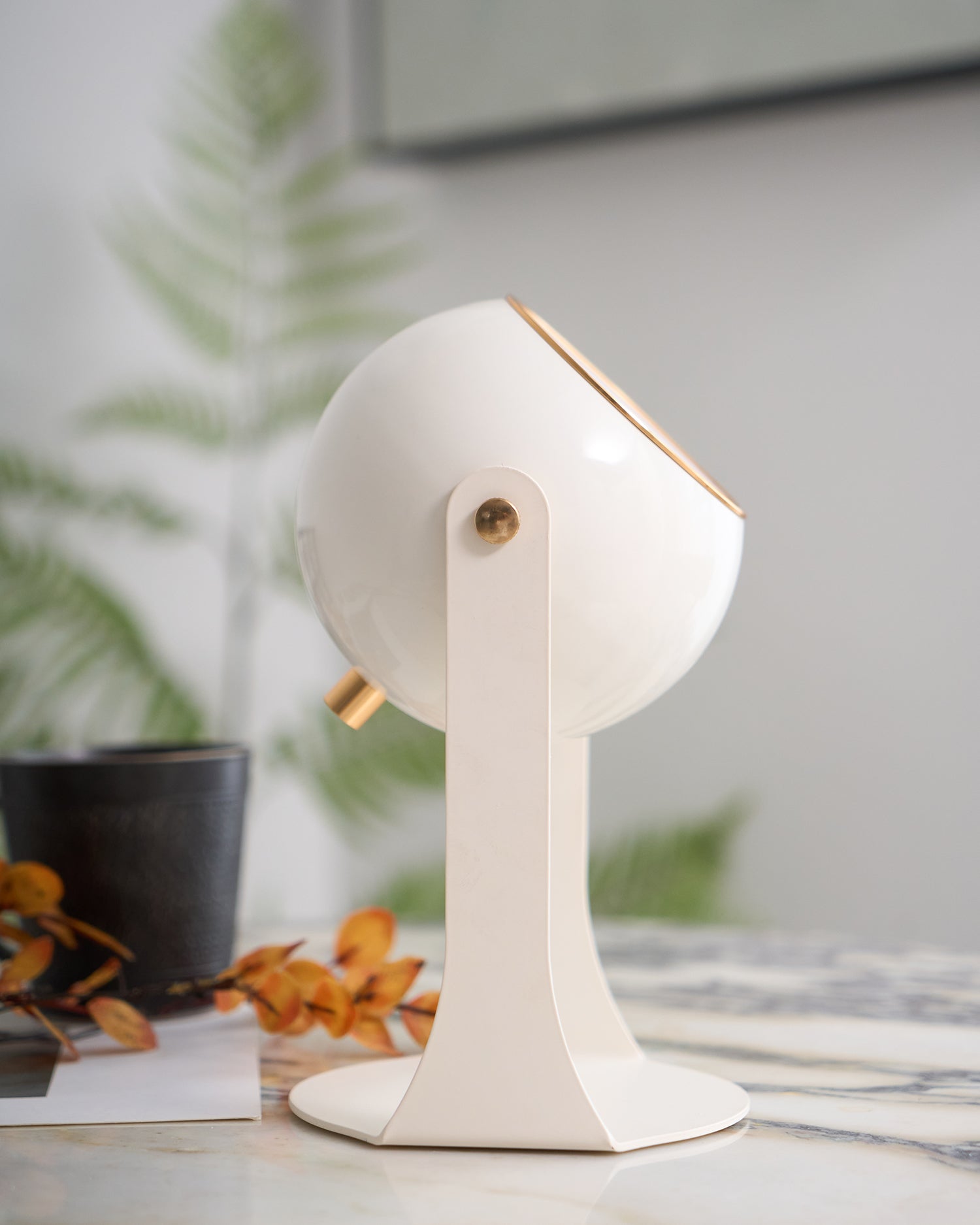 Svejk Table Lamp - Blowlighting