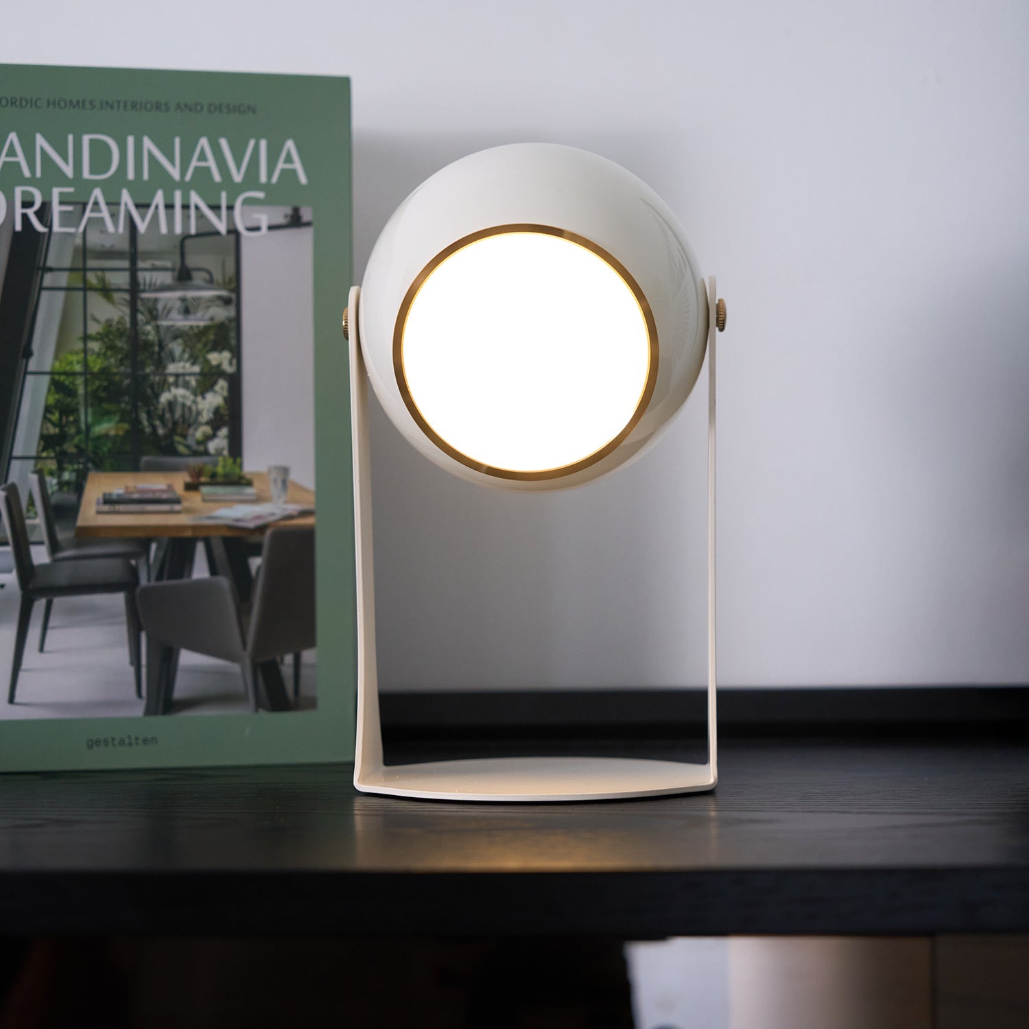 Svejk Table Lamp - Blowlighting