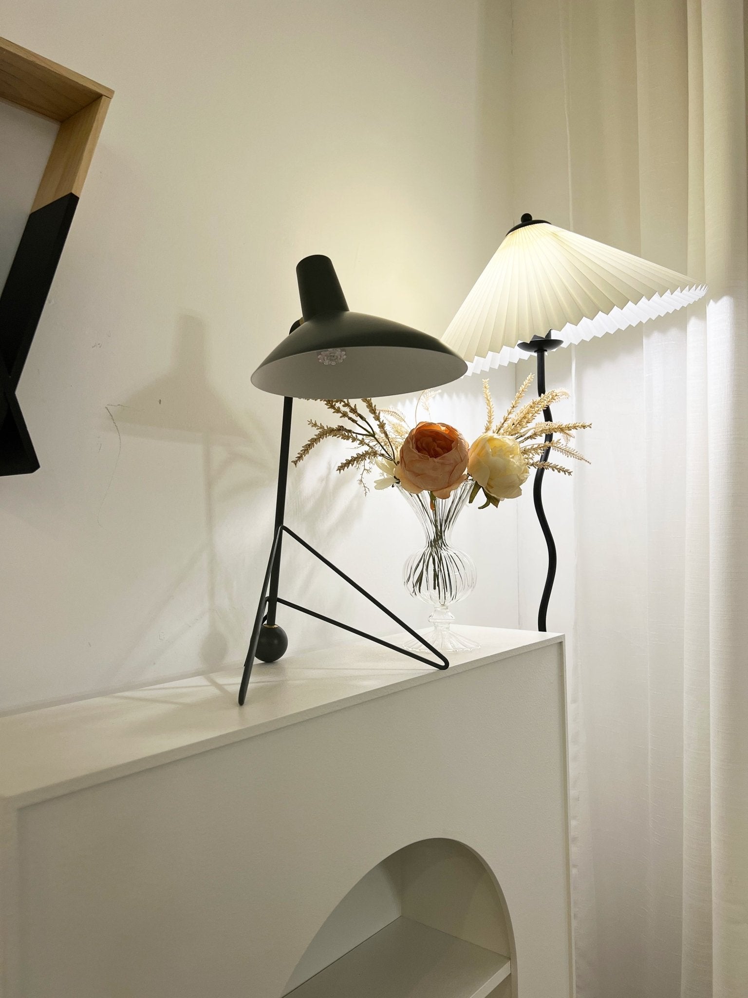Svelte Noir Table Lamp - Blowlighting