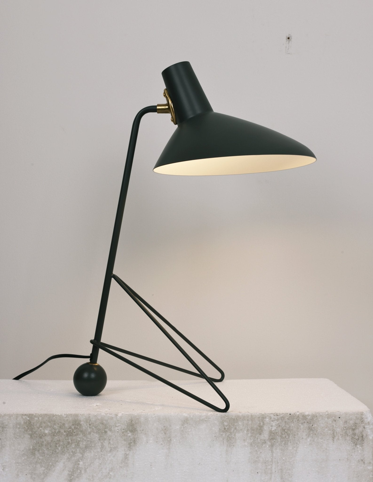 Svelte Noir Table Lamp - Blowlighting