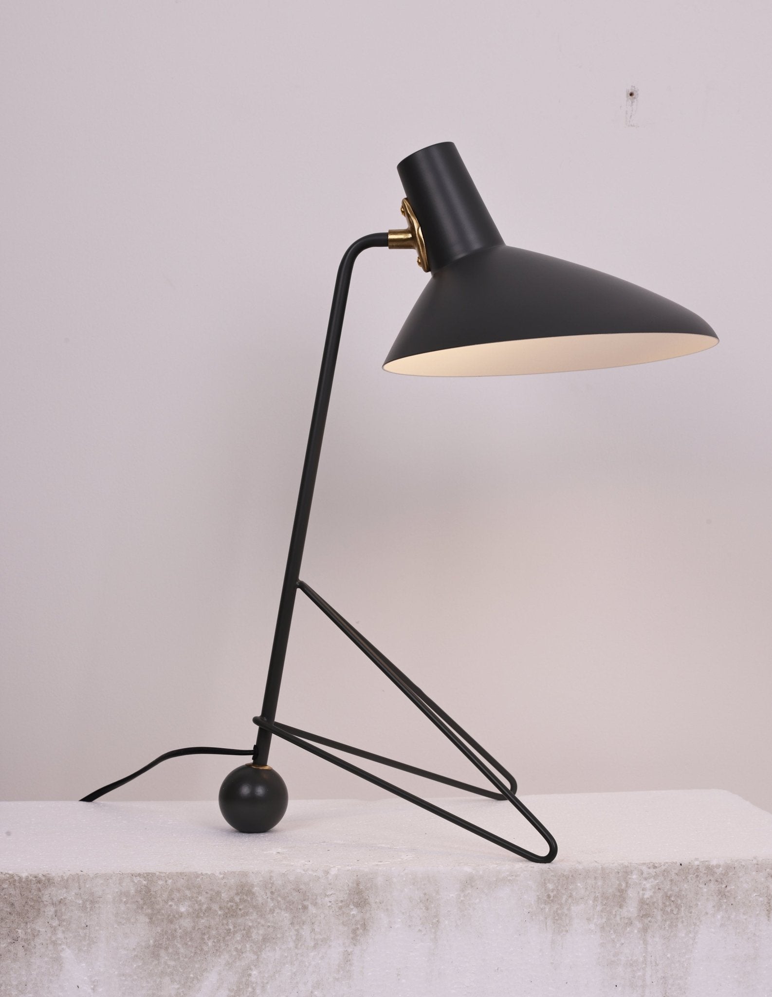 Svelte Noir Table Lamp - Blowlighting