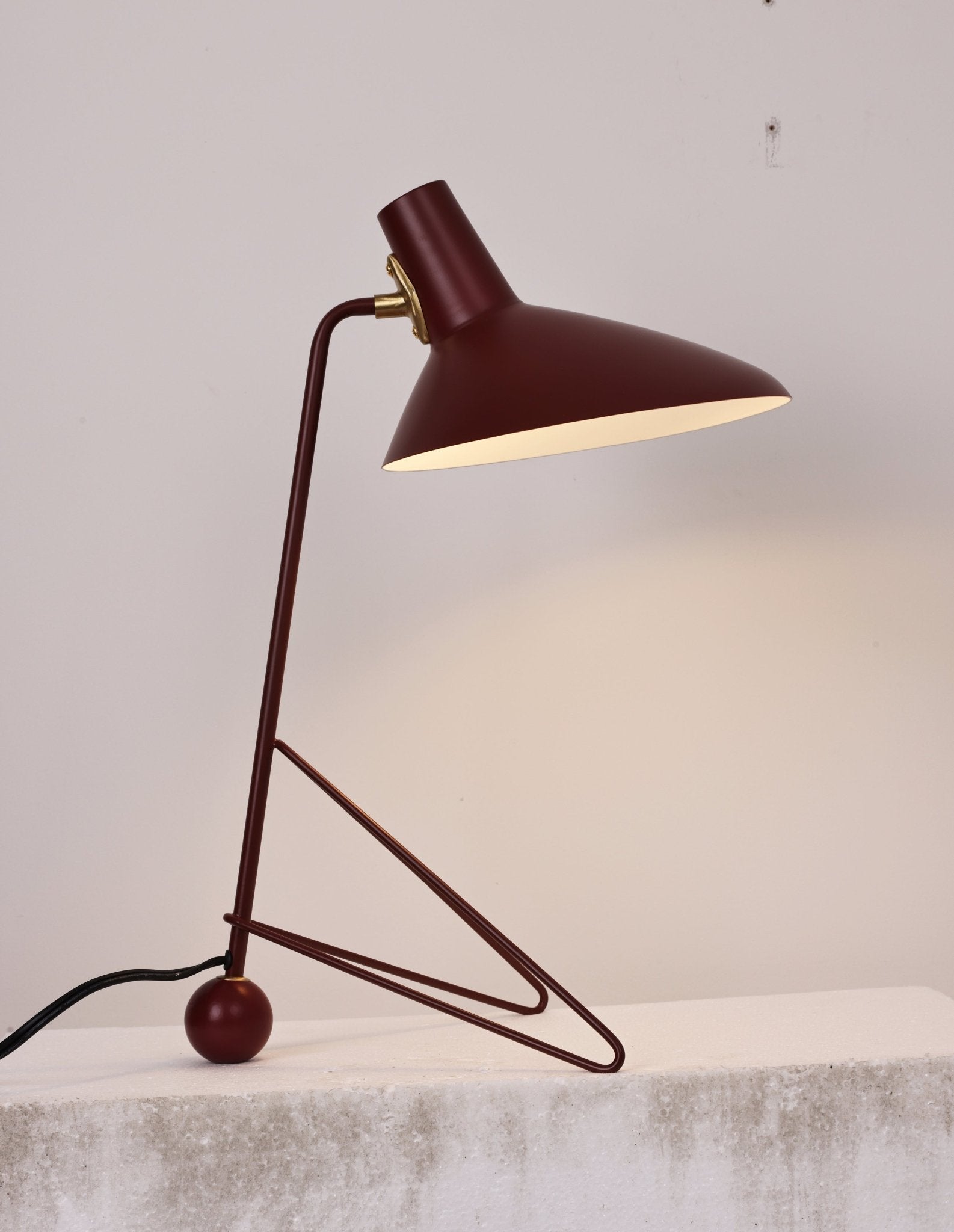 Svelte Noir Table Lamp - Blowlighting