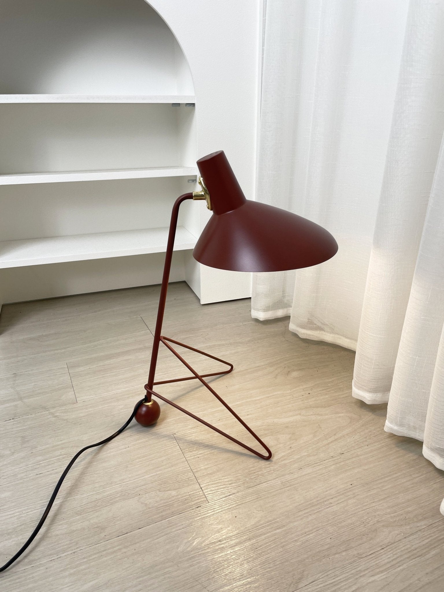 Svelte Noir Table Lamp - Blowlighting