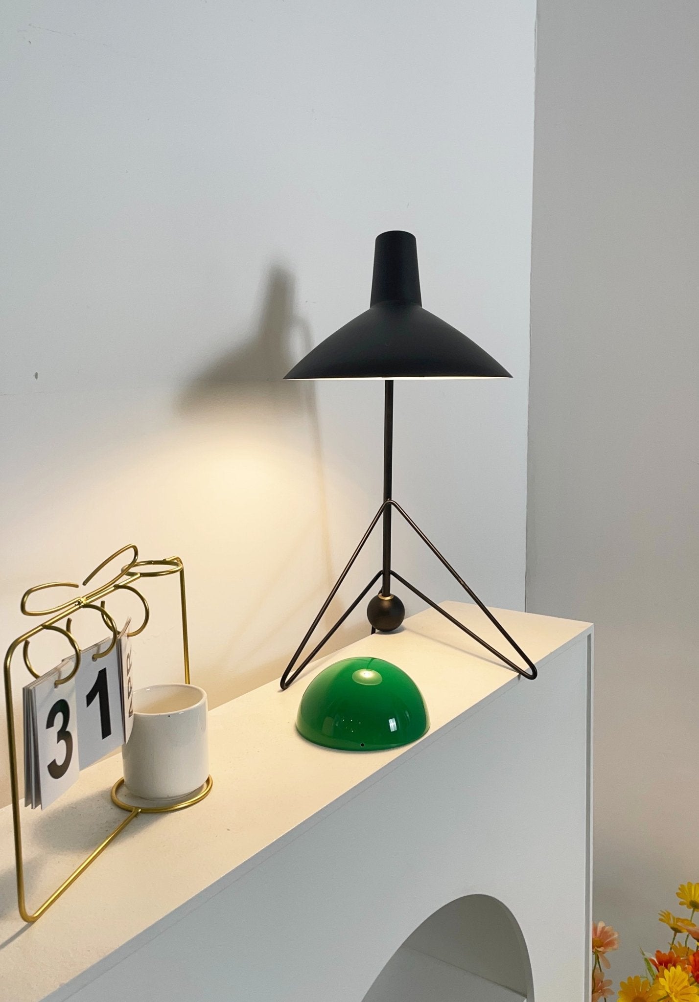 Svelte Noir Table Lamp - Blowlighting