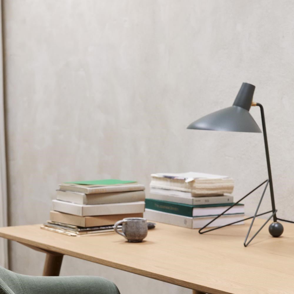 Svelte Noir Table Lamp - Blowlighting