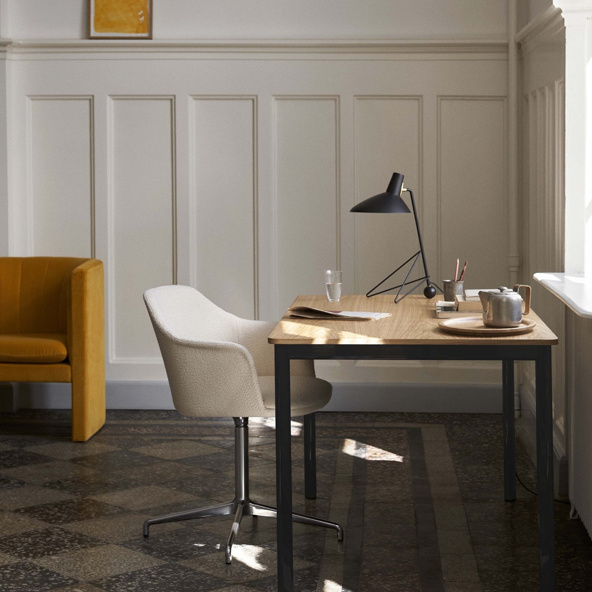 Svelte Noir Table Lamp - Blowlighting