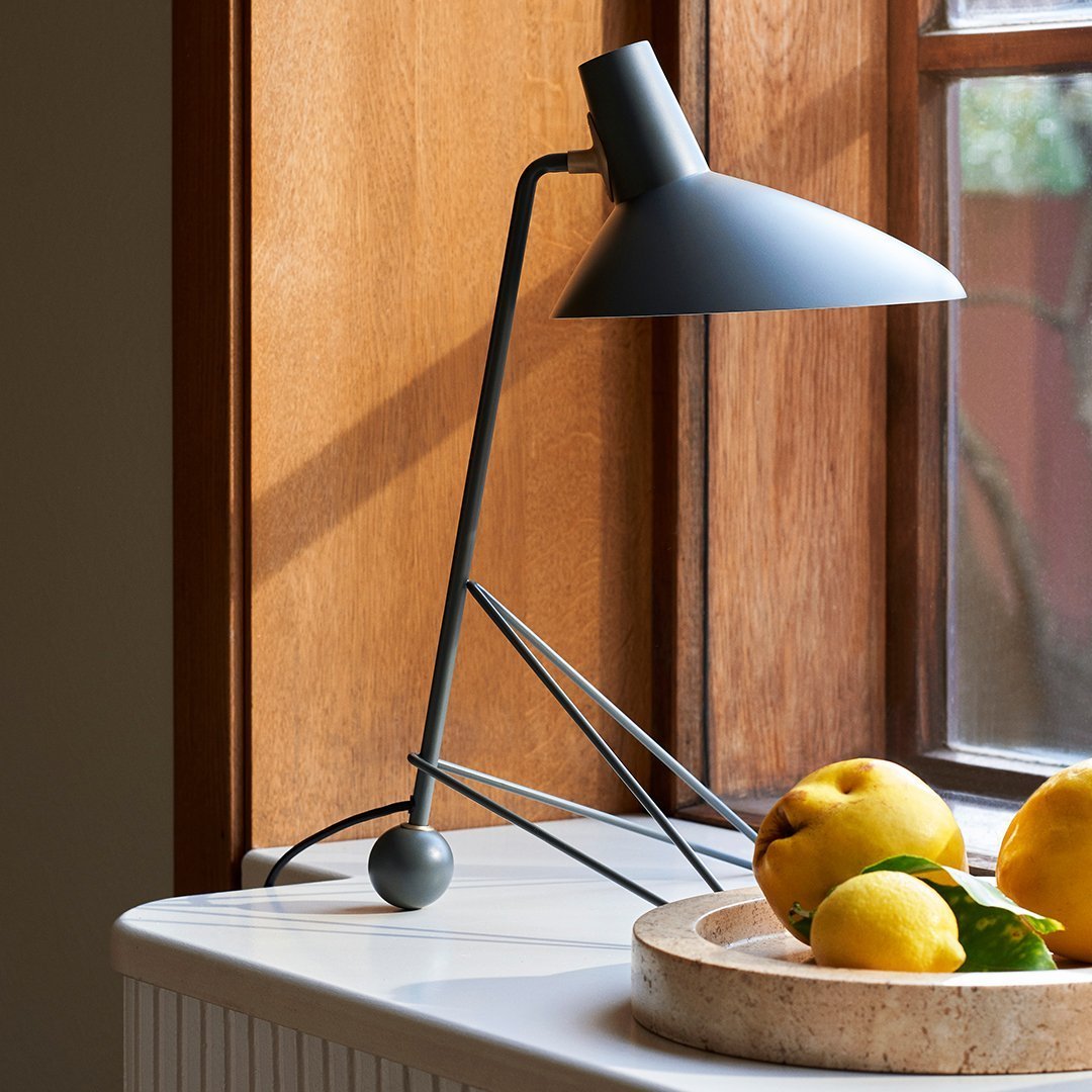 Svelte Noir Table Lamp - Blowlighting