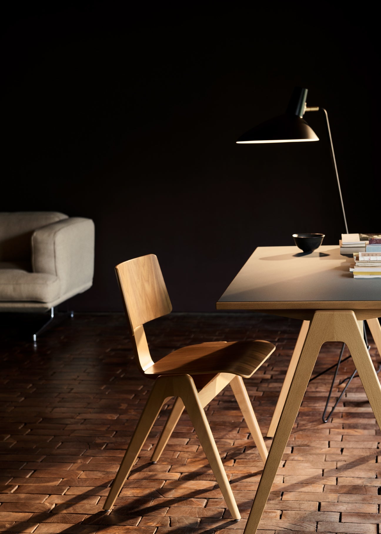 Svelte Noir Table Lamp - Blowlighting