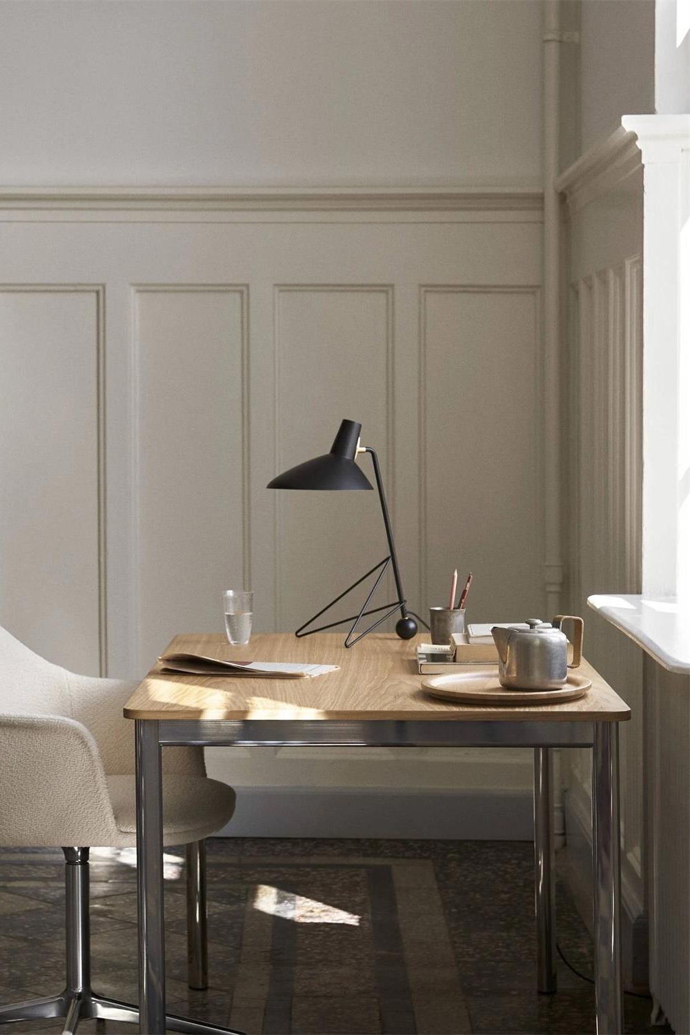 Svelte Noir Table Lamp - Blowlighting