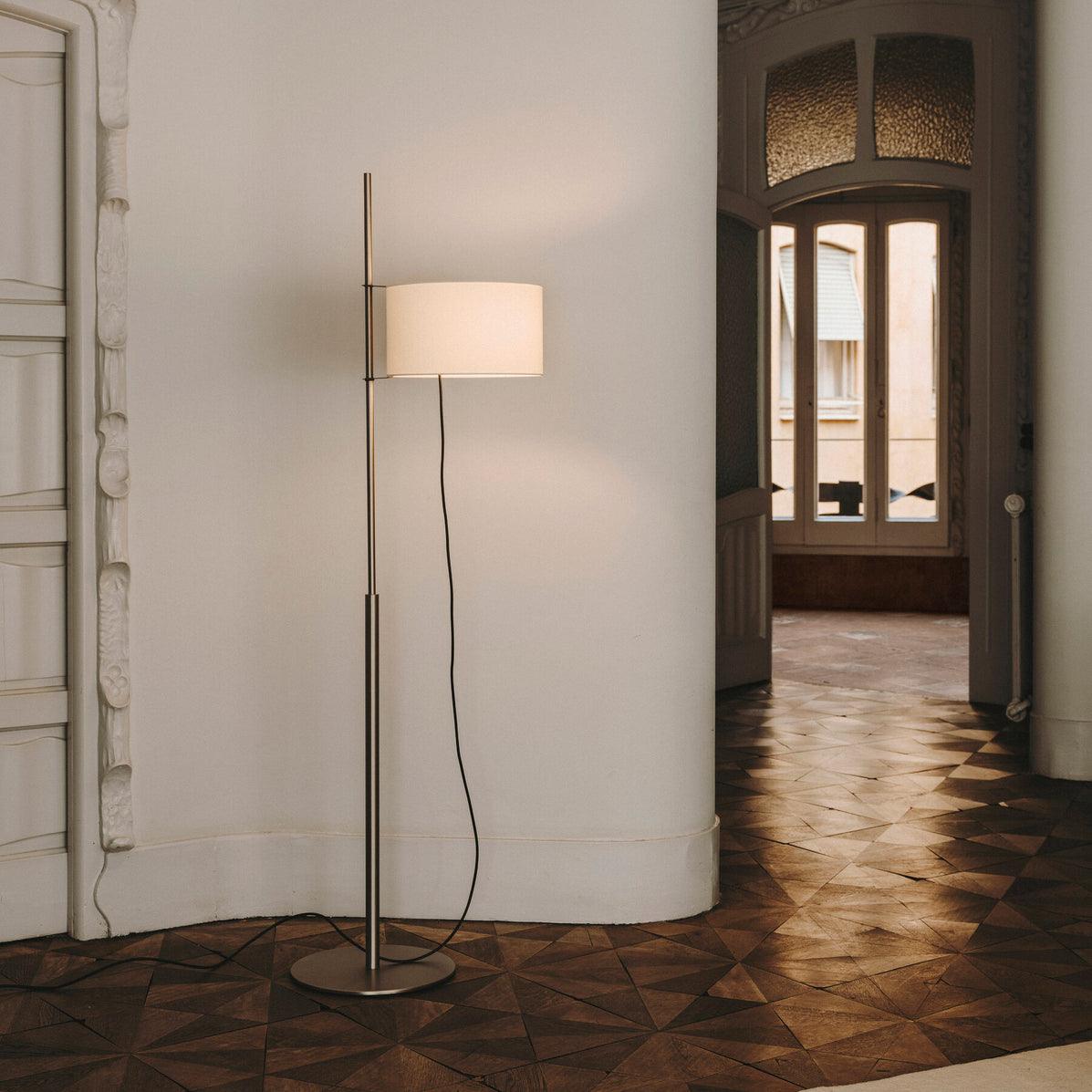Svelte Silhouette Floor Lamp - Blowlighting