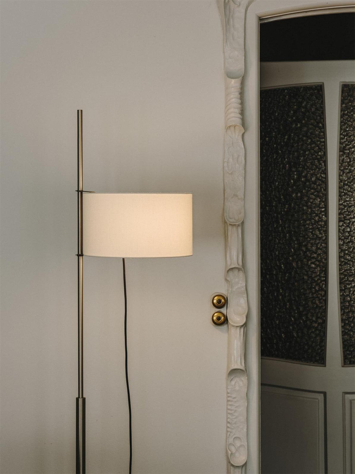 Svelte Silhouette Floor Lamp - Blowlighting