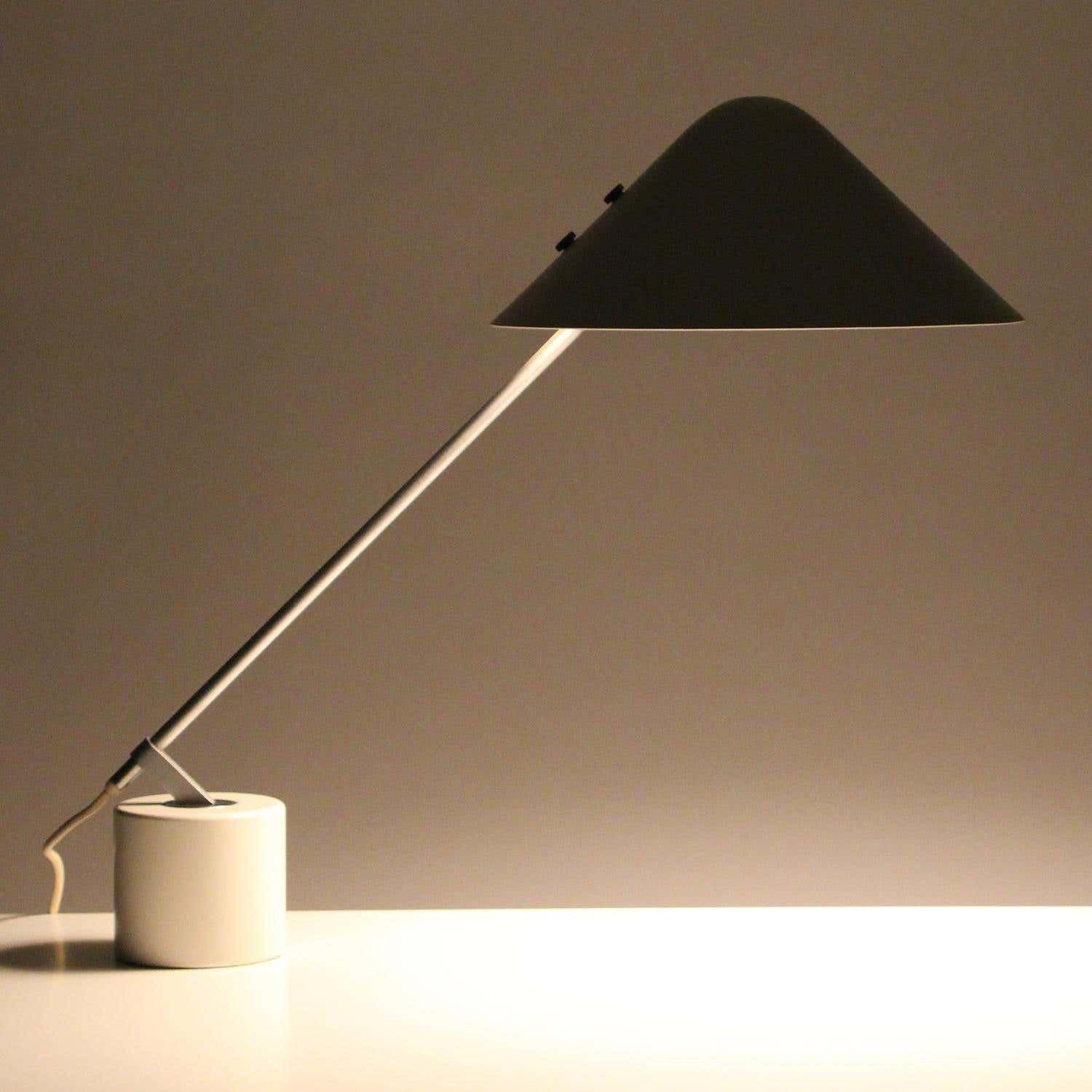 Small Hat Table Lamp - Blowlighting