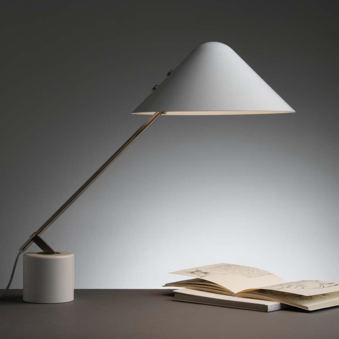 Small Hat Table Lamp - Blowlighting