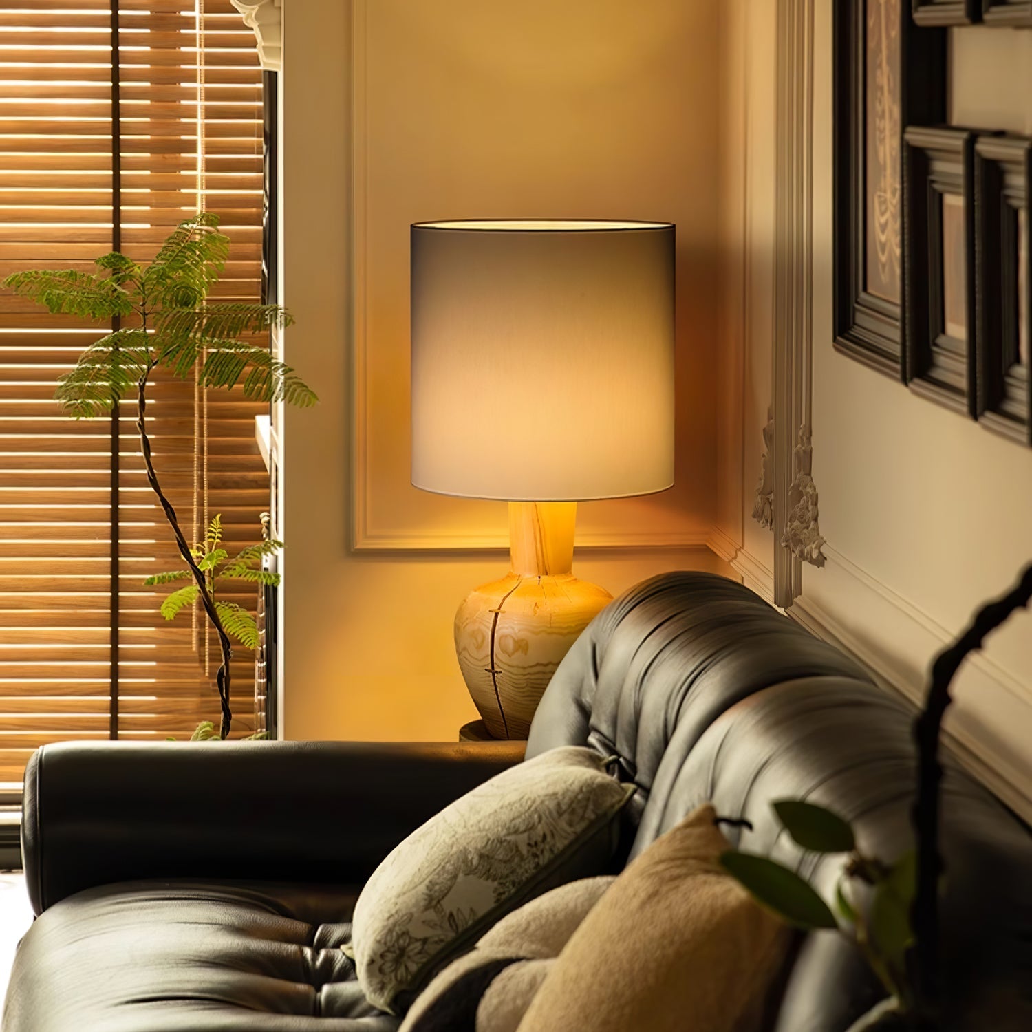 Ulvinir Wooden Table Lamp - Blowlighting